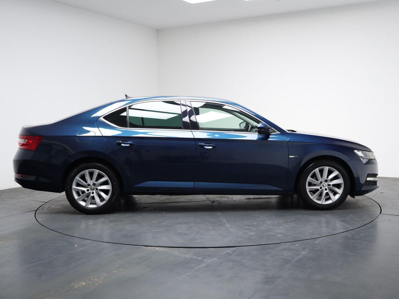 Skoda Superb - Image 14