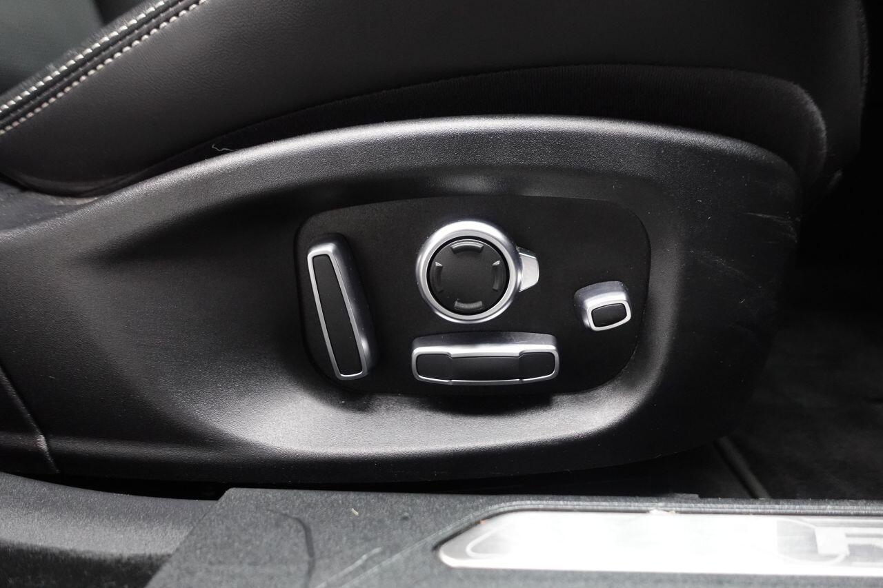 Jaguar XE - Image 18