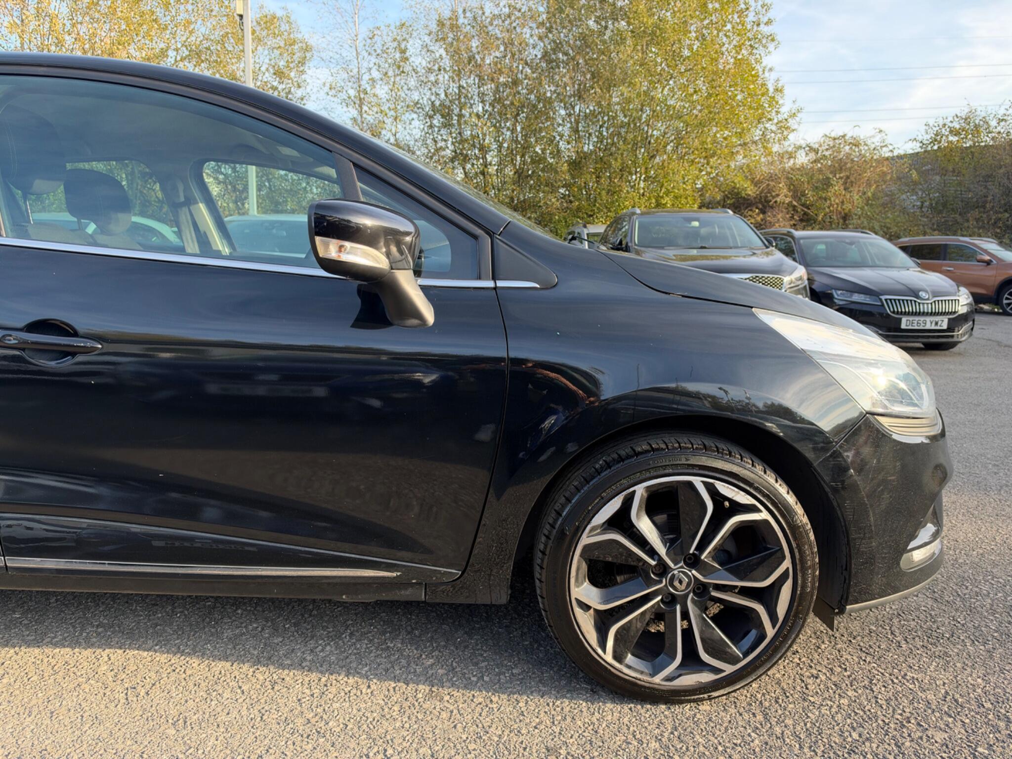 Renault Clio - Image 14