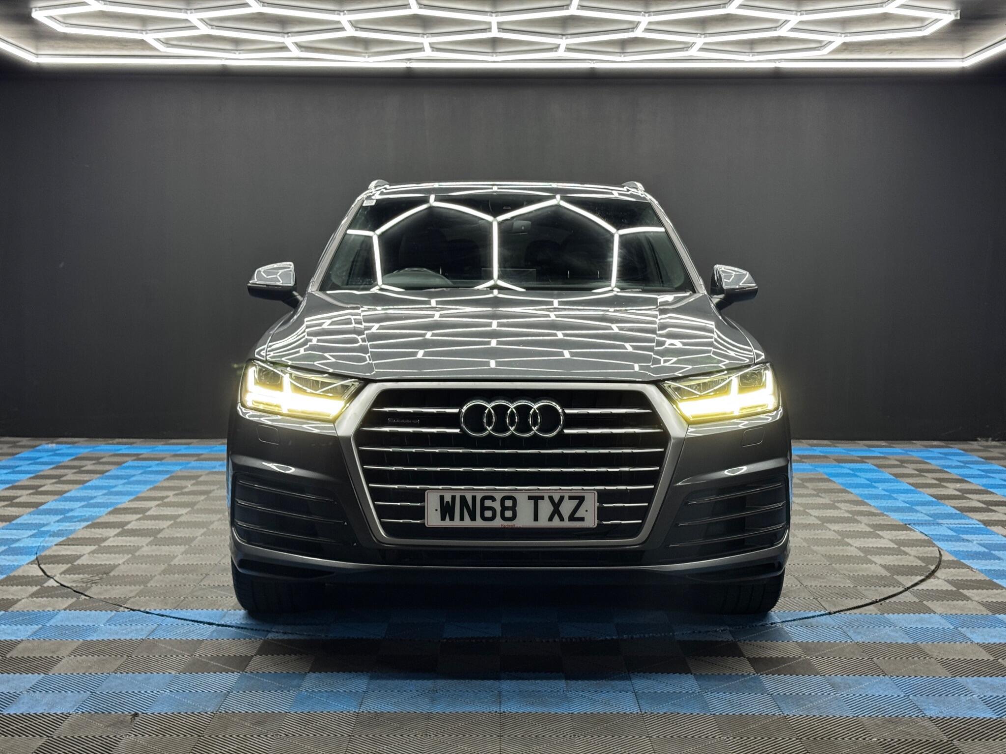 Audi Q7 - Image 2