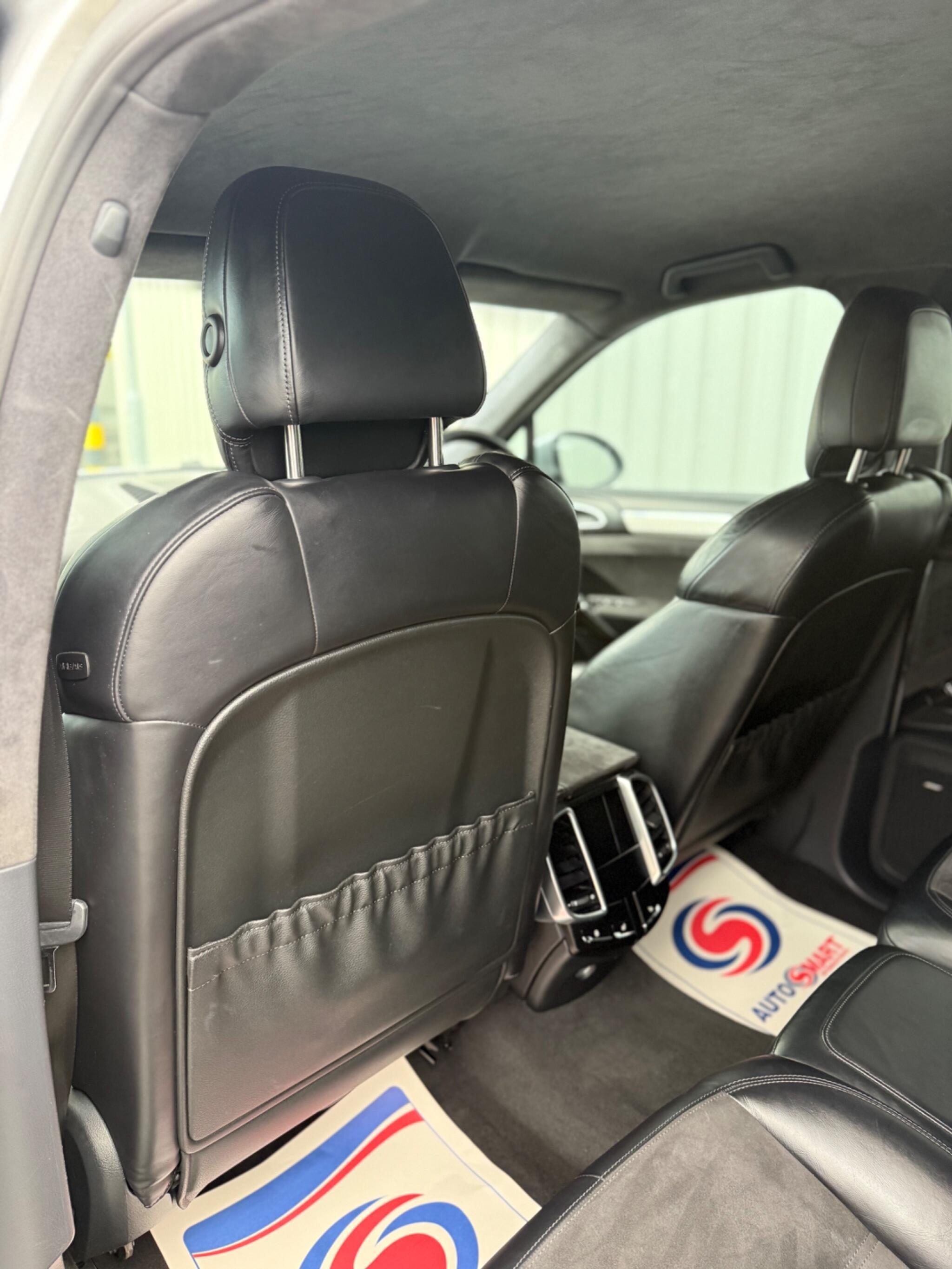 Porsche Cayenne - Image 32