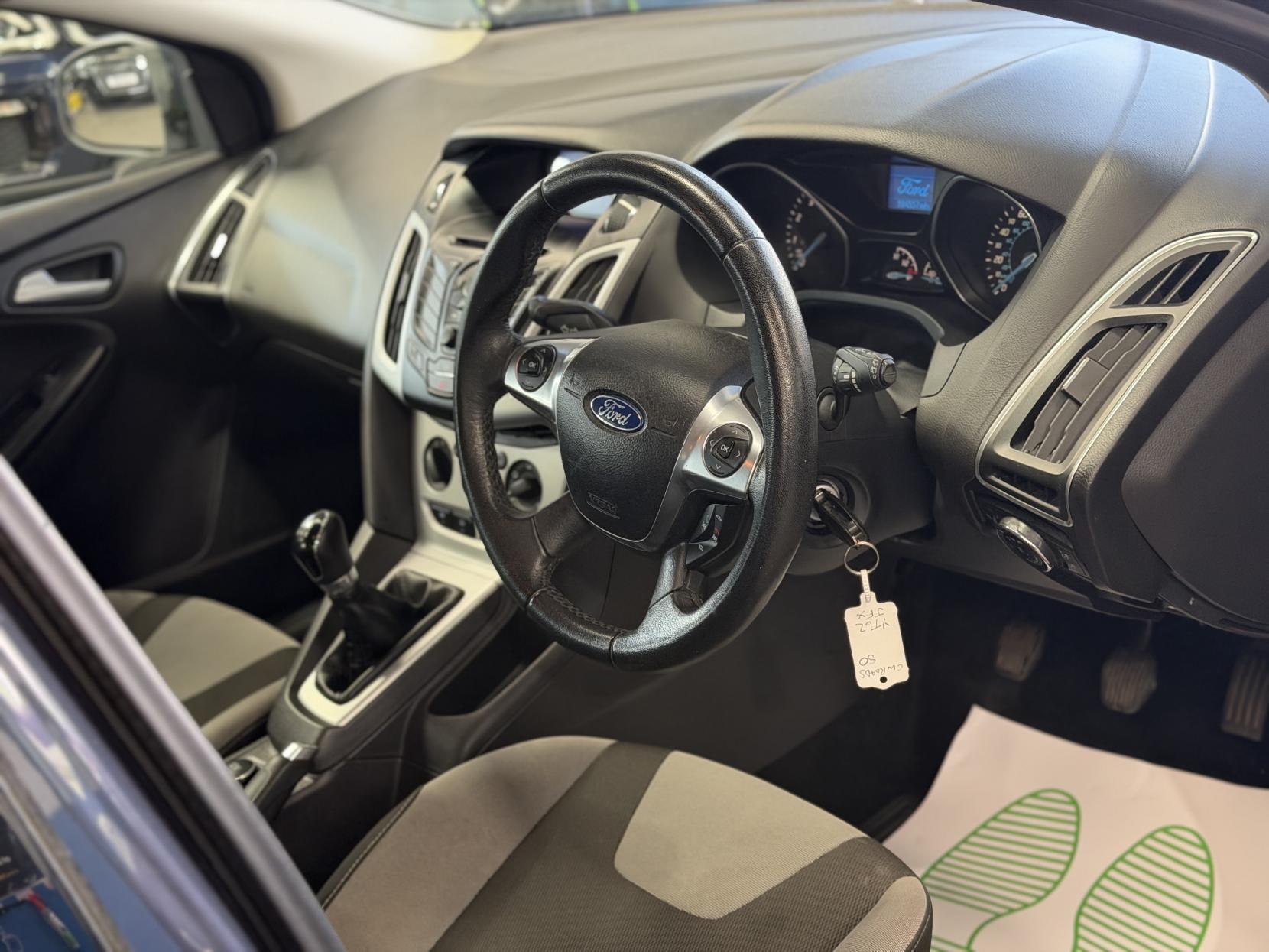 Ford Focus - Image 19