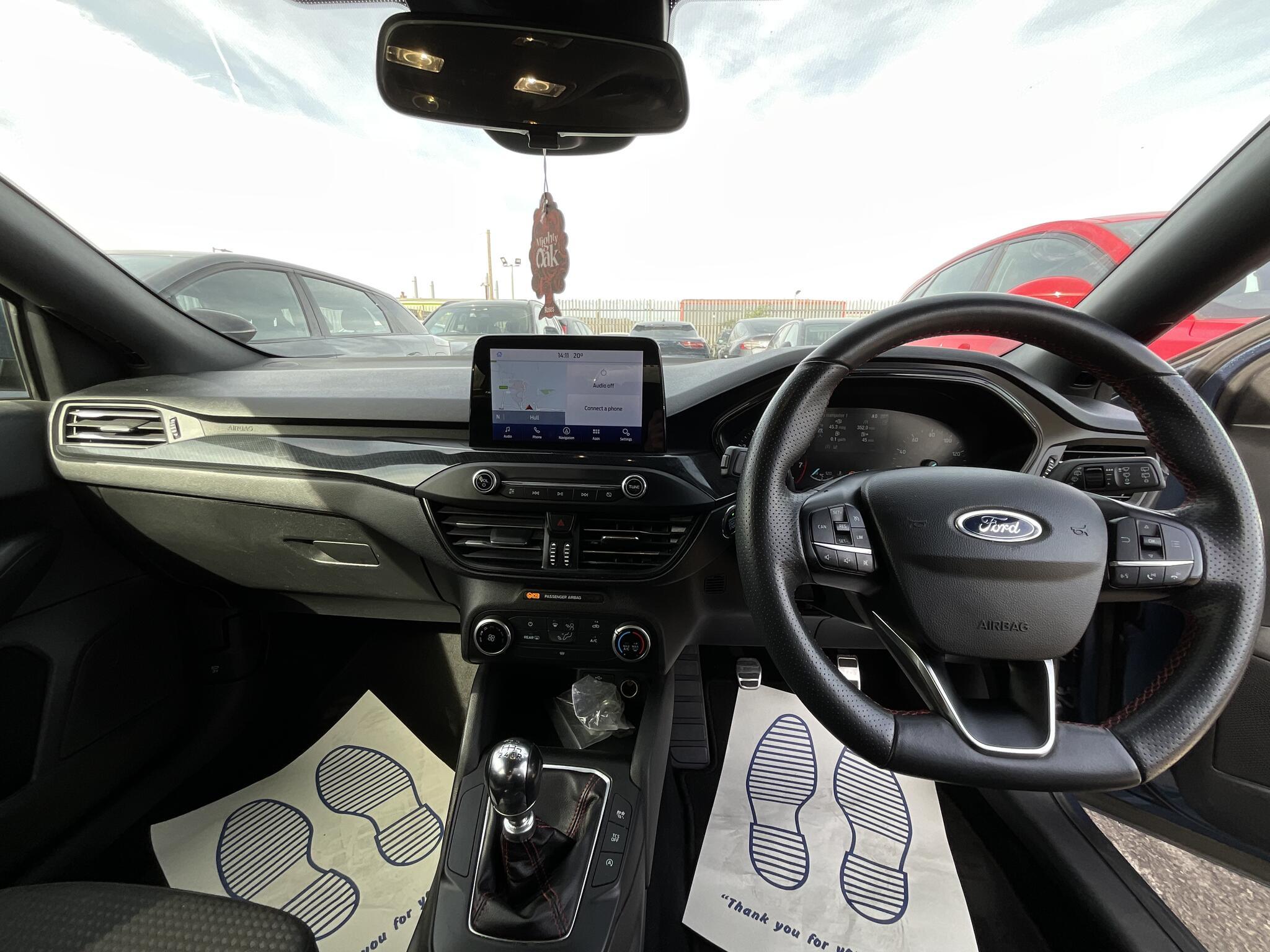 Ford Focus - Image 19