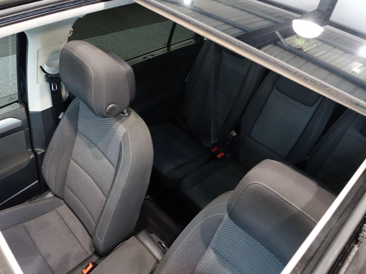 Volkswagen Touran - Image 11