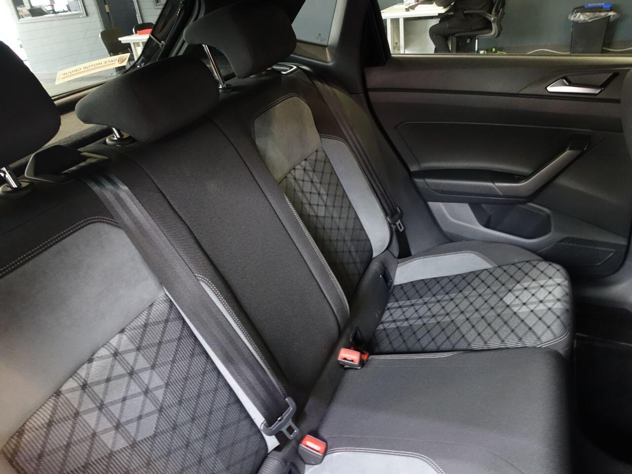 Volkswagen Polo - Image 14