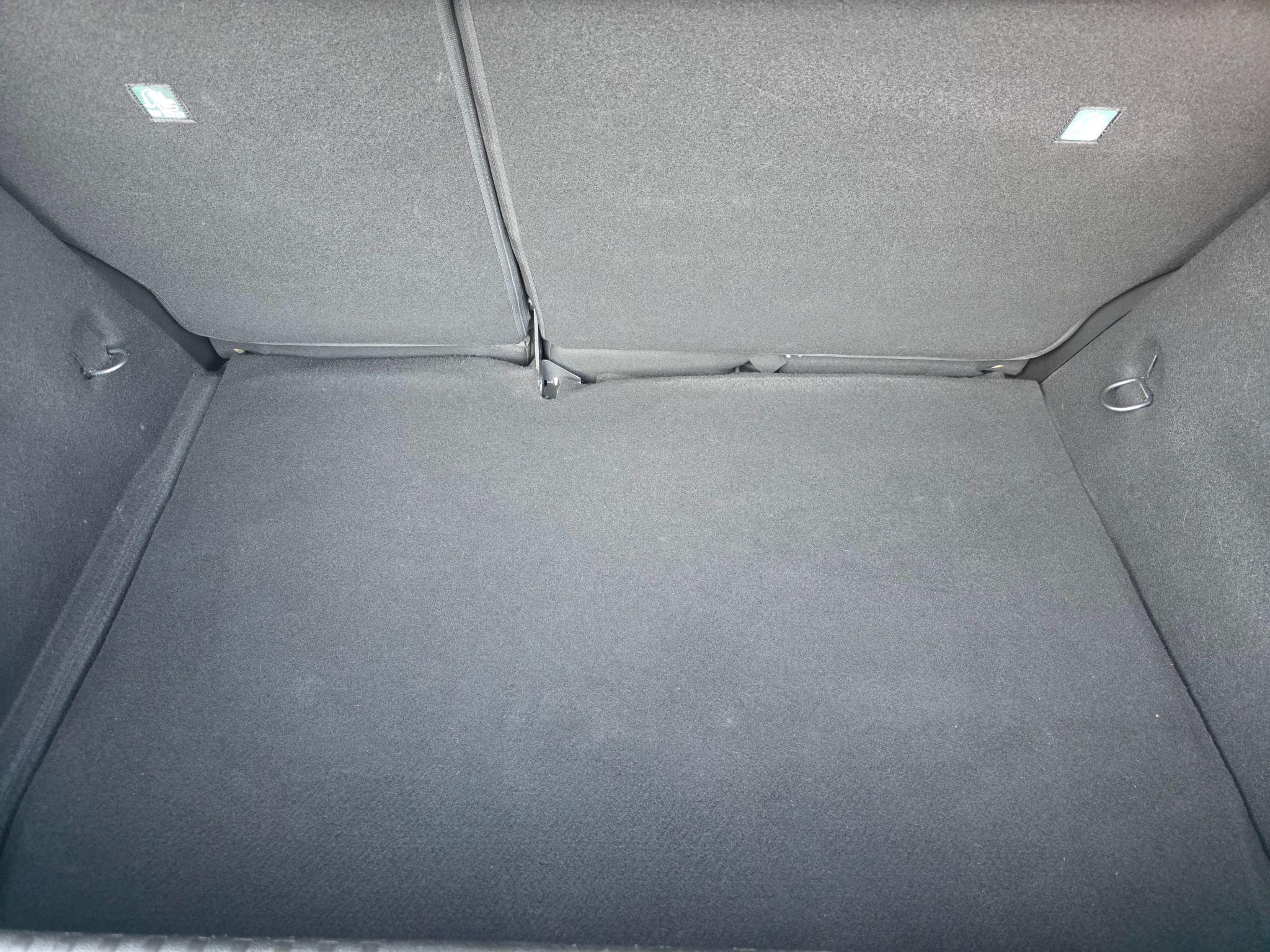 Renault Clio - Image 37