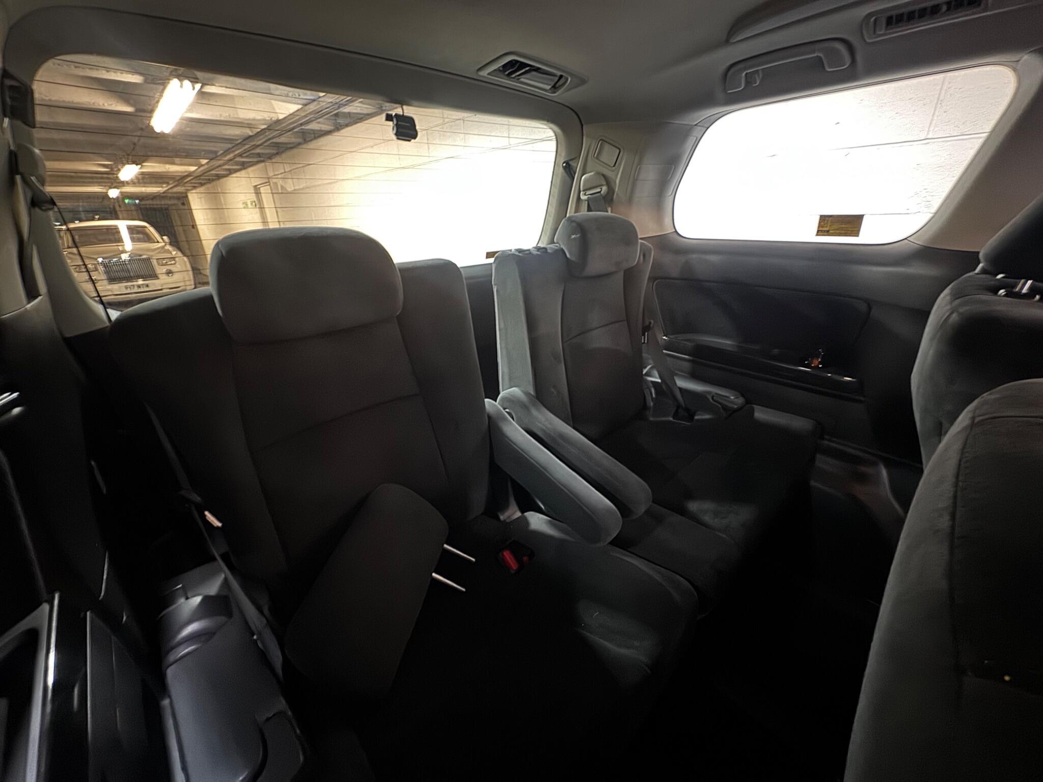 Toyota Vellfire - Image 15