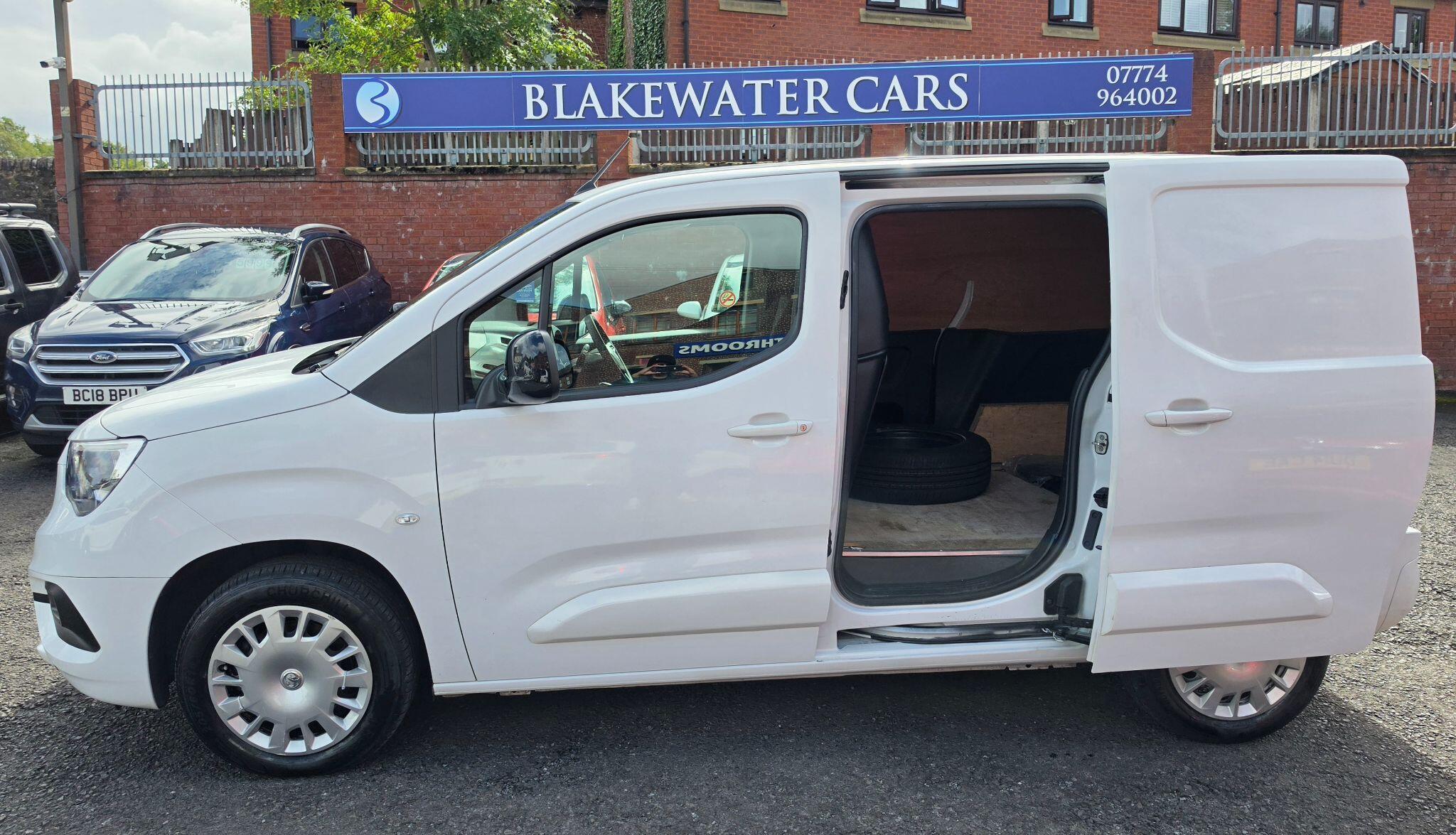 Vauxhall Combo - Image 17