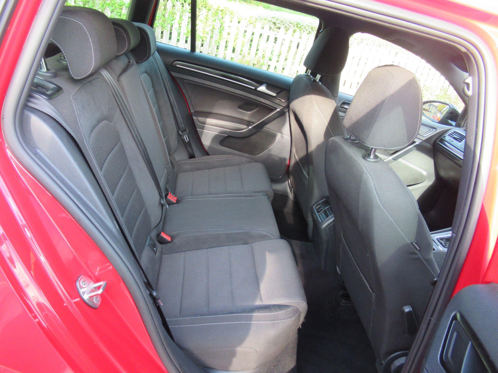 Volkswagen Golf - Image 23