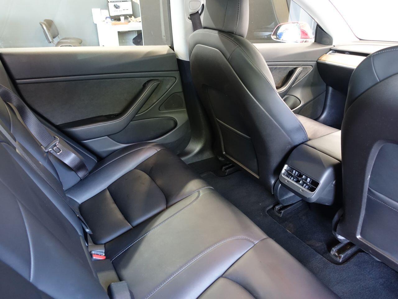 Tesla Model 3 - Image 17