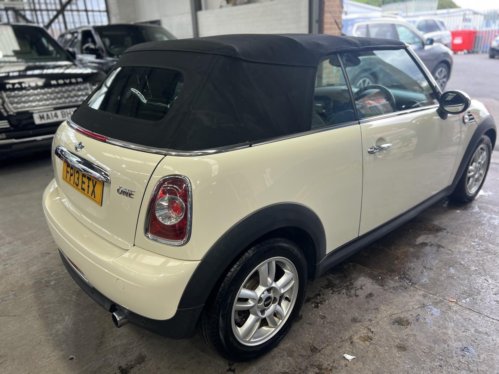 MINI Convertible - Image 5