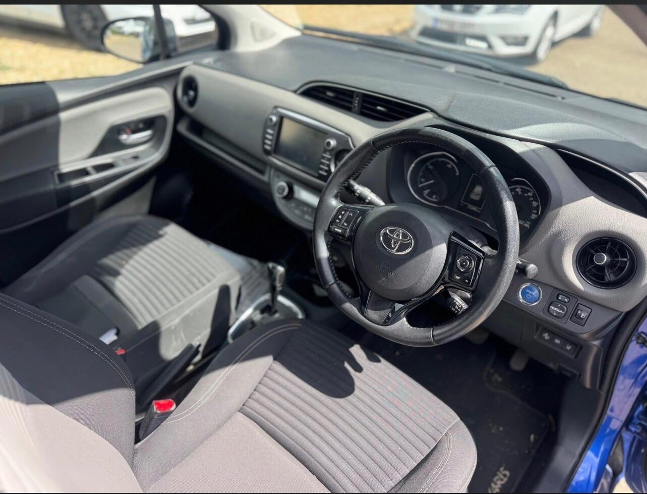 Toyota Yaris - Image 8