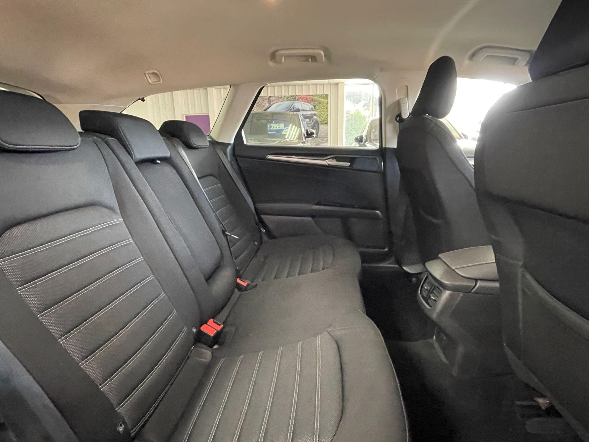 Ford Mondeo - Image 27