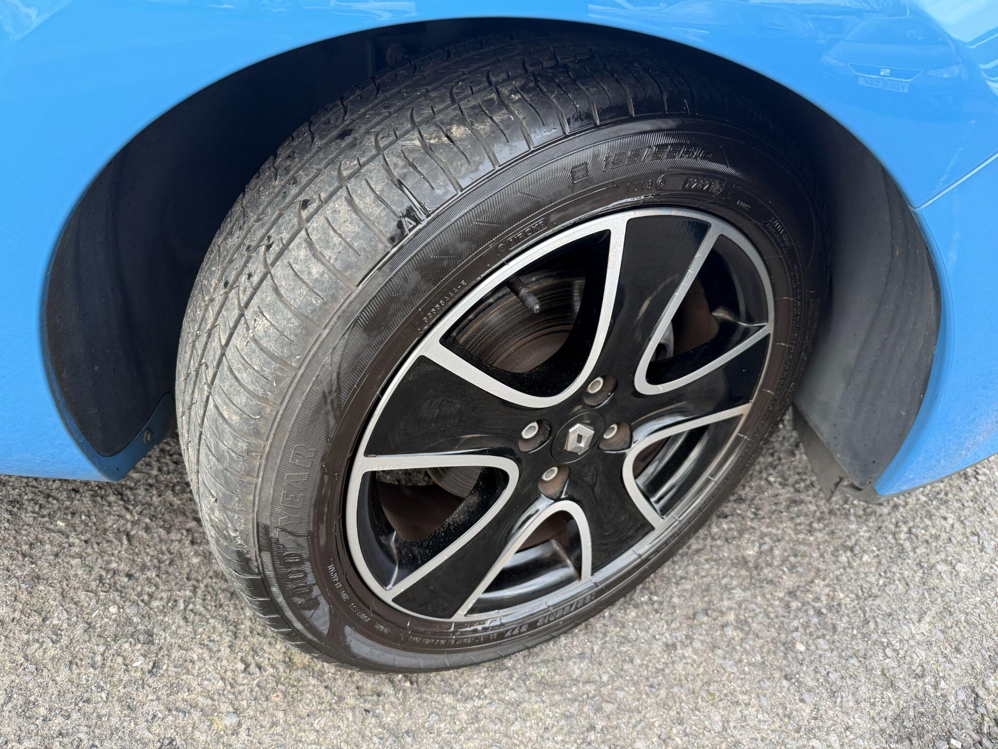 Renault Clio - Image 72