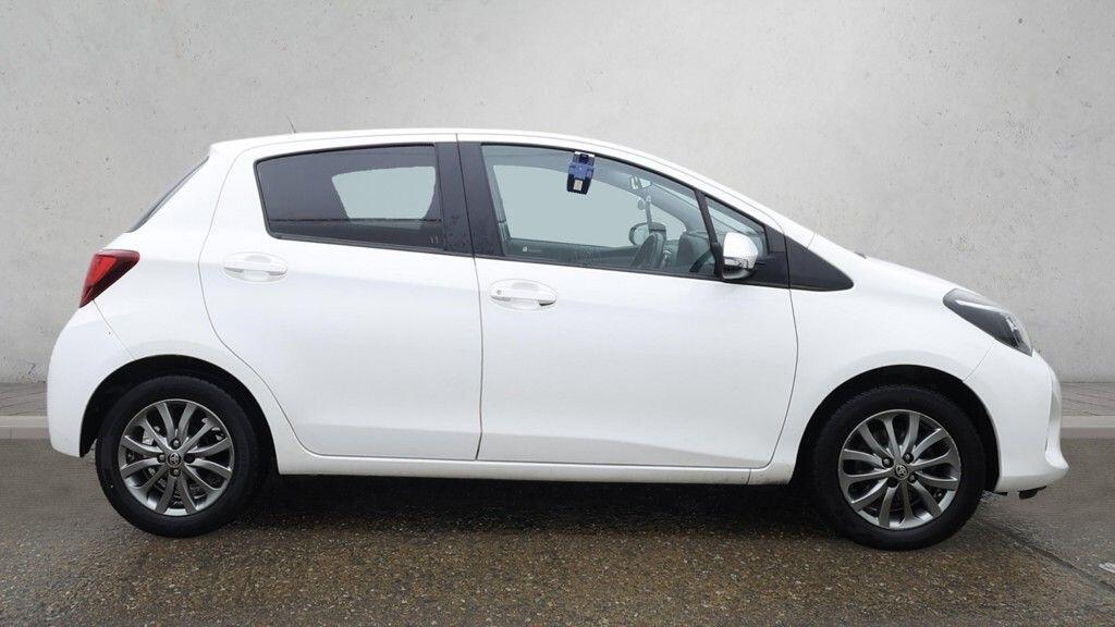Toyota Yaris - Image 8