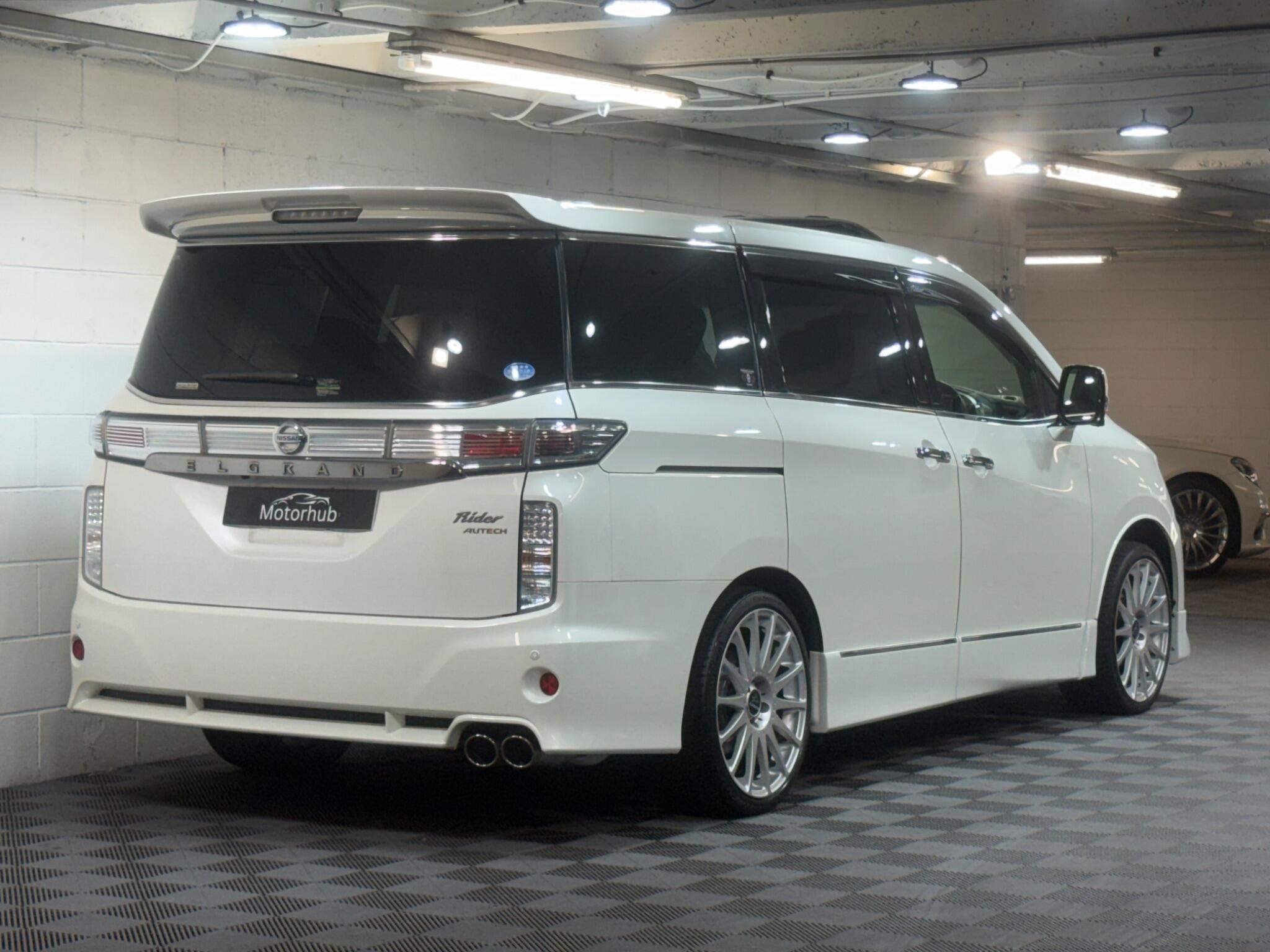 Nissan Elgrand - Image 5