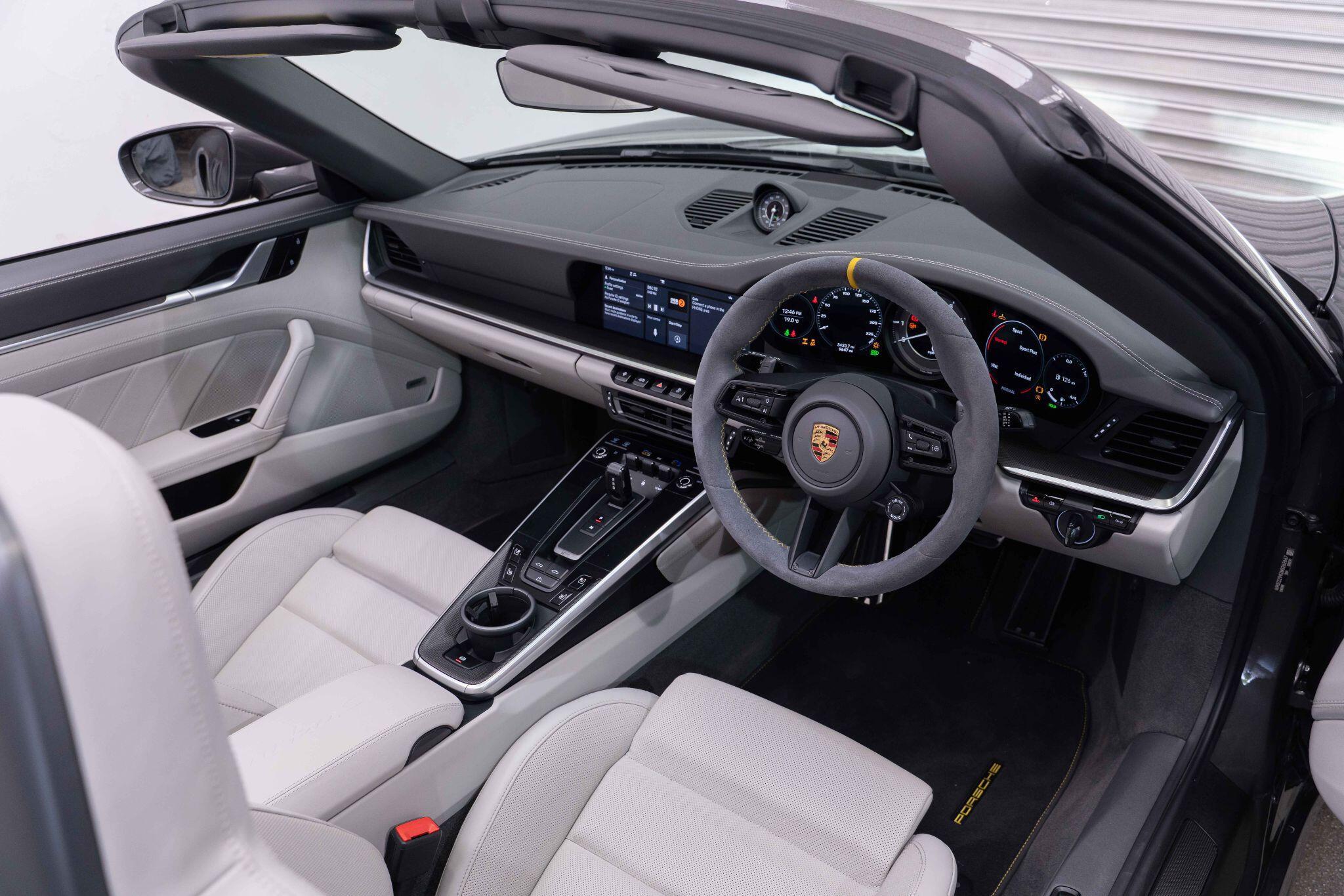 Porsche 911 - Image 20