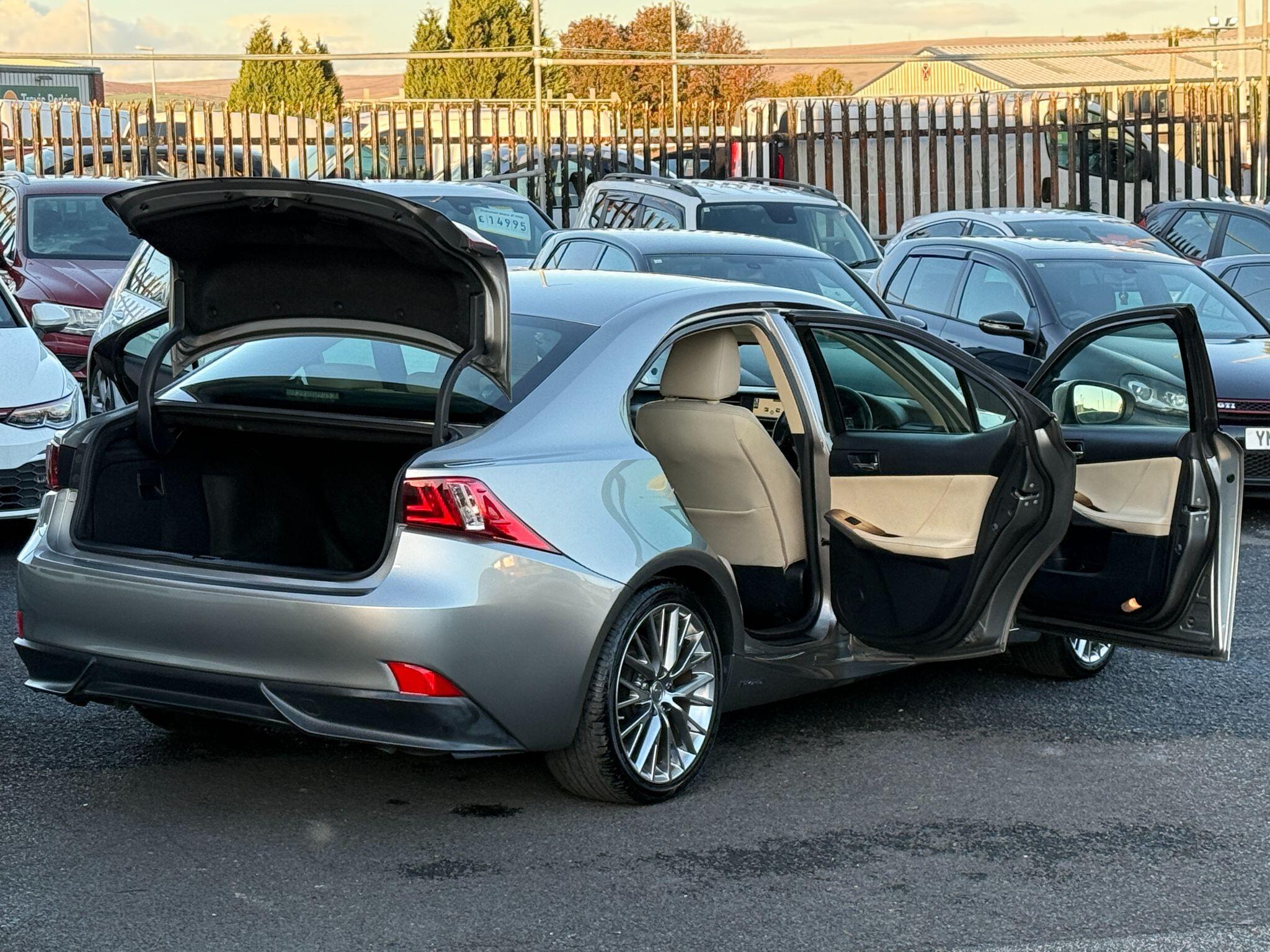 Lexus IS - Image 2