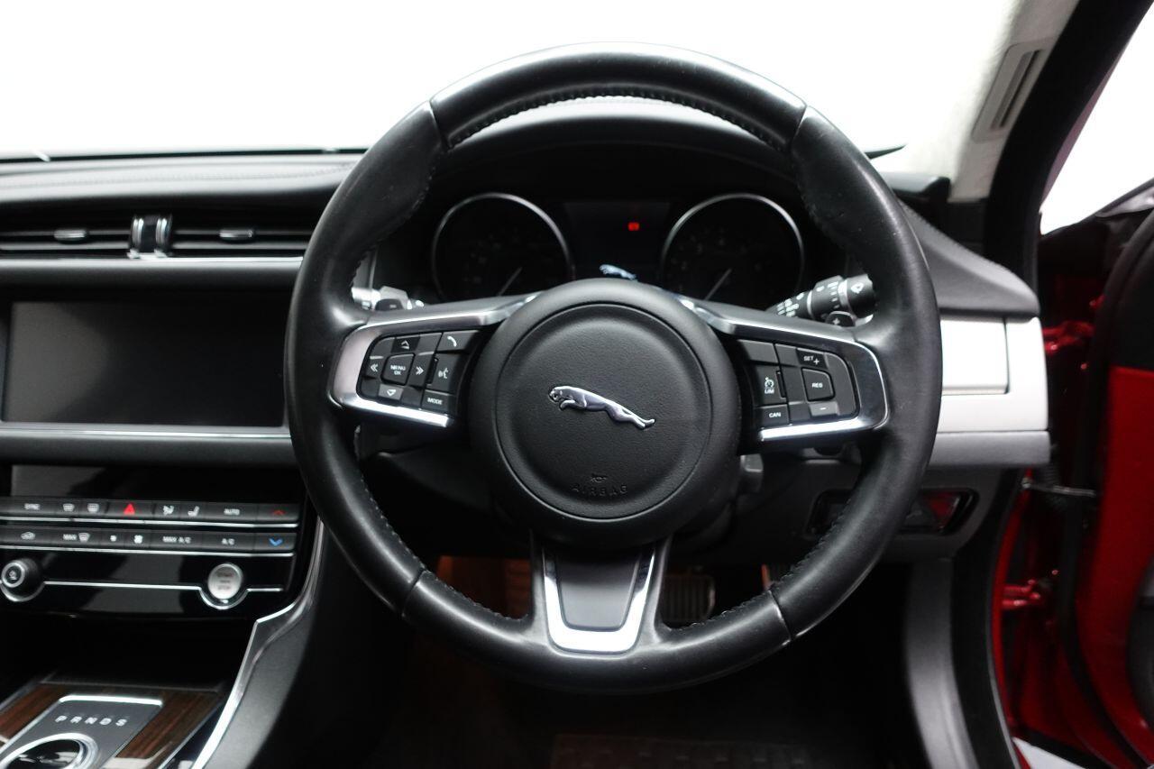 Jaguar XF - Image 32