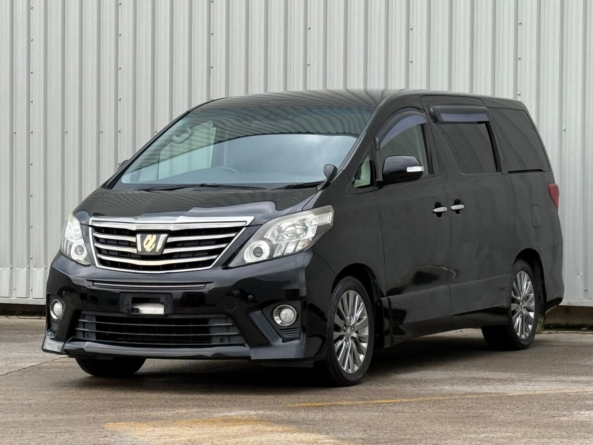 Toyota Alphard - Image 7