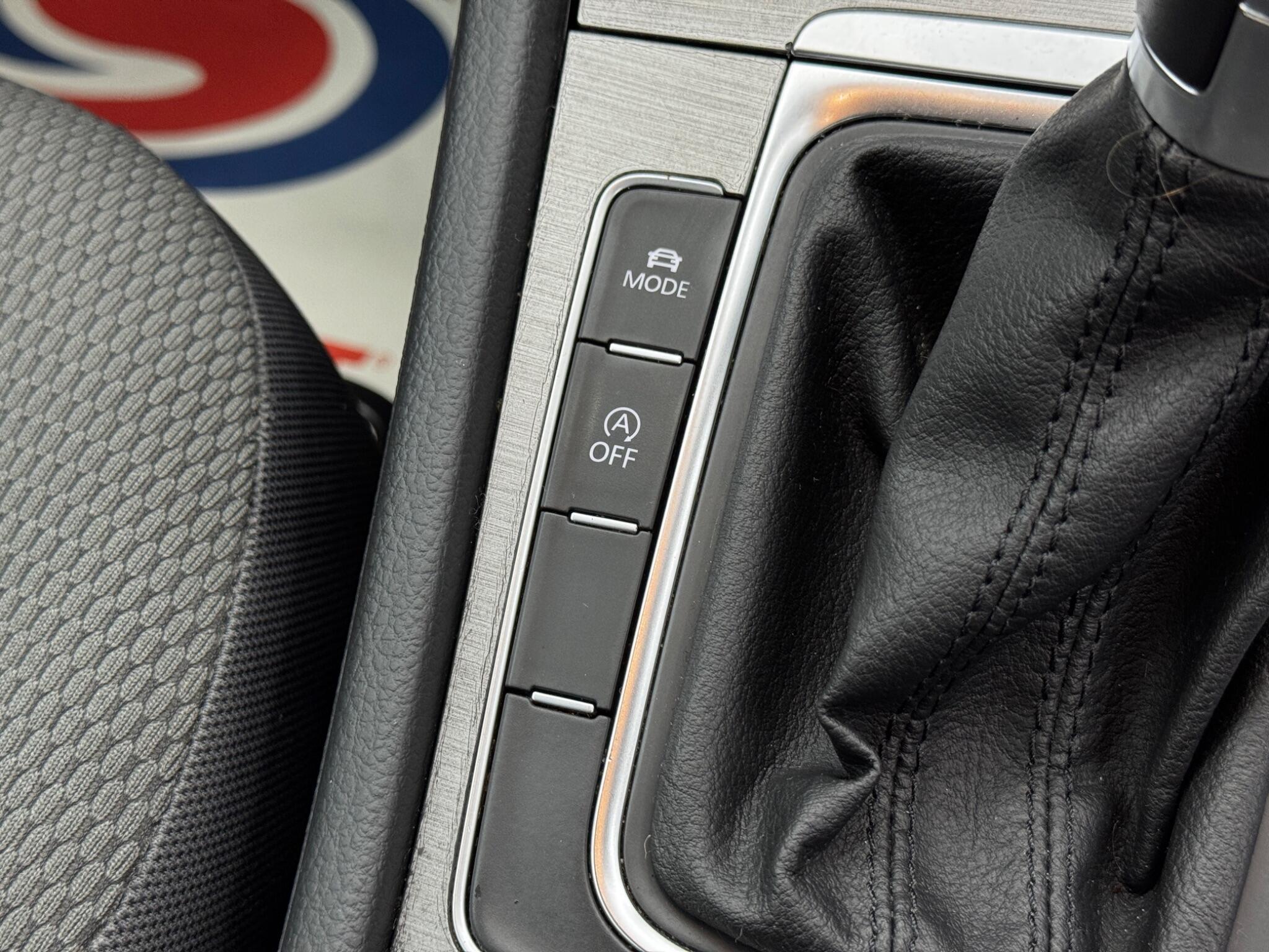 Volkswagen Golf - Image 27