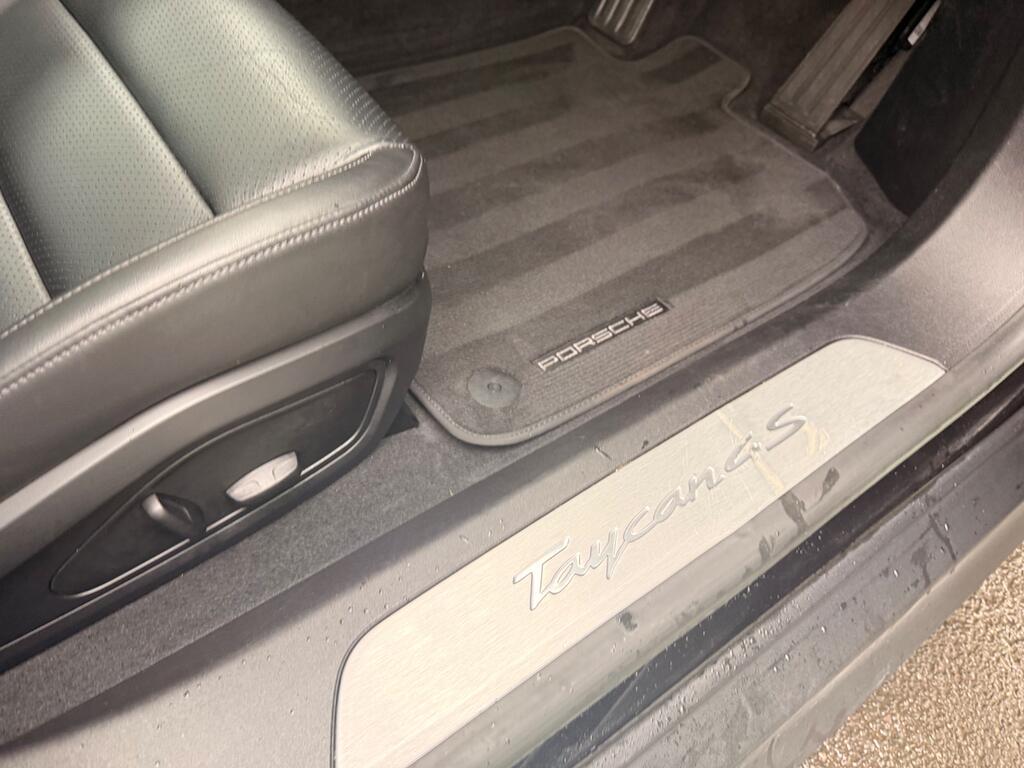 Porsche Taycan - Image 31