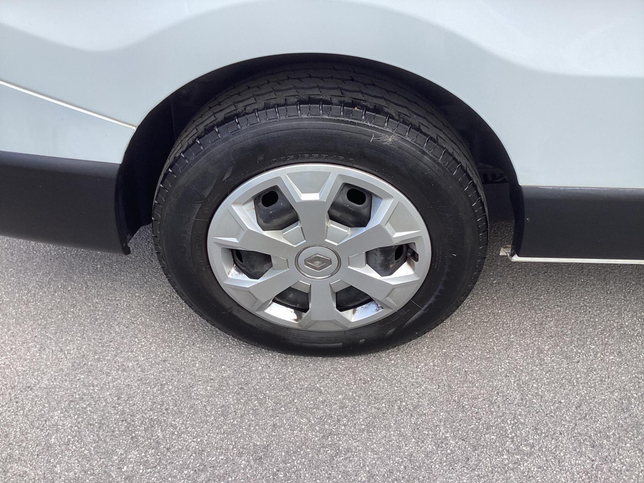 Renault Trafic - Image 10