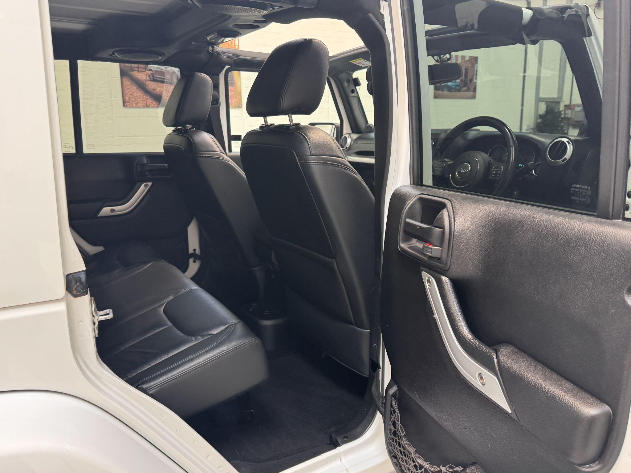Jeep Wrangler - Image 35