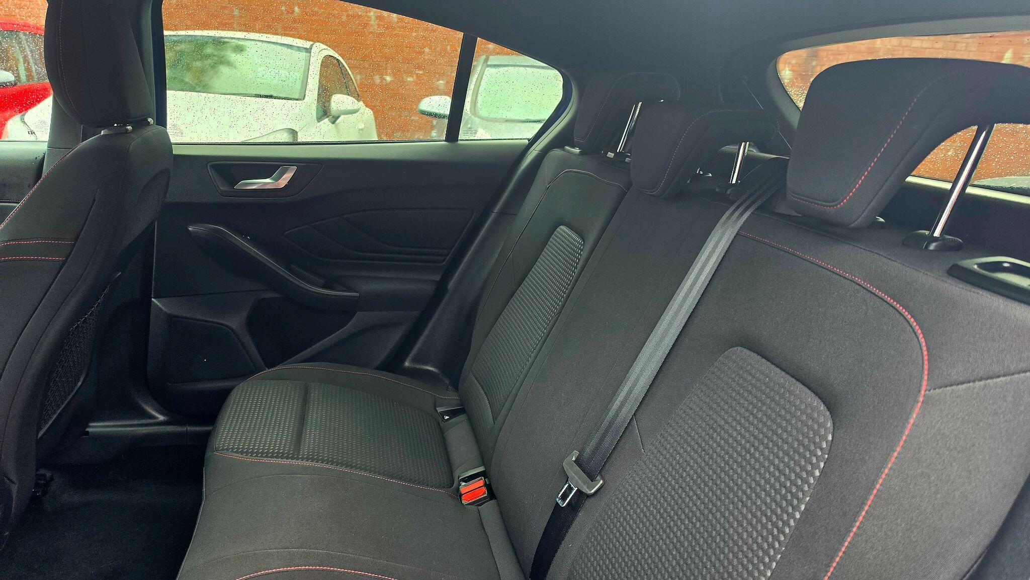 Ford Focus - Image 17