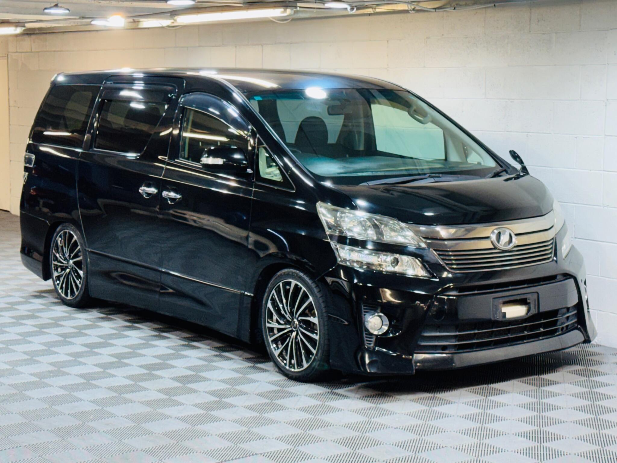 Toyota Vellfire - Image 14
