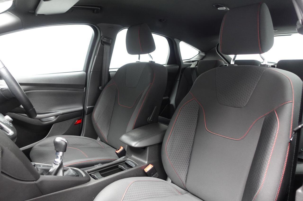 Ford Focus - Image 17