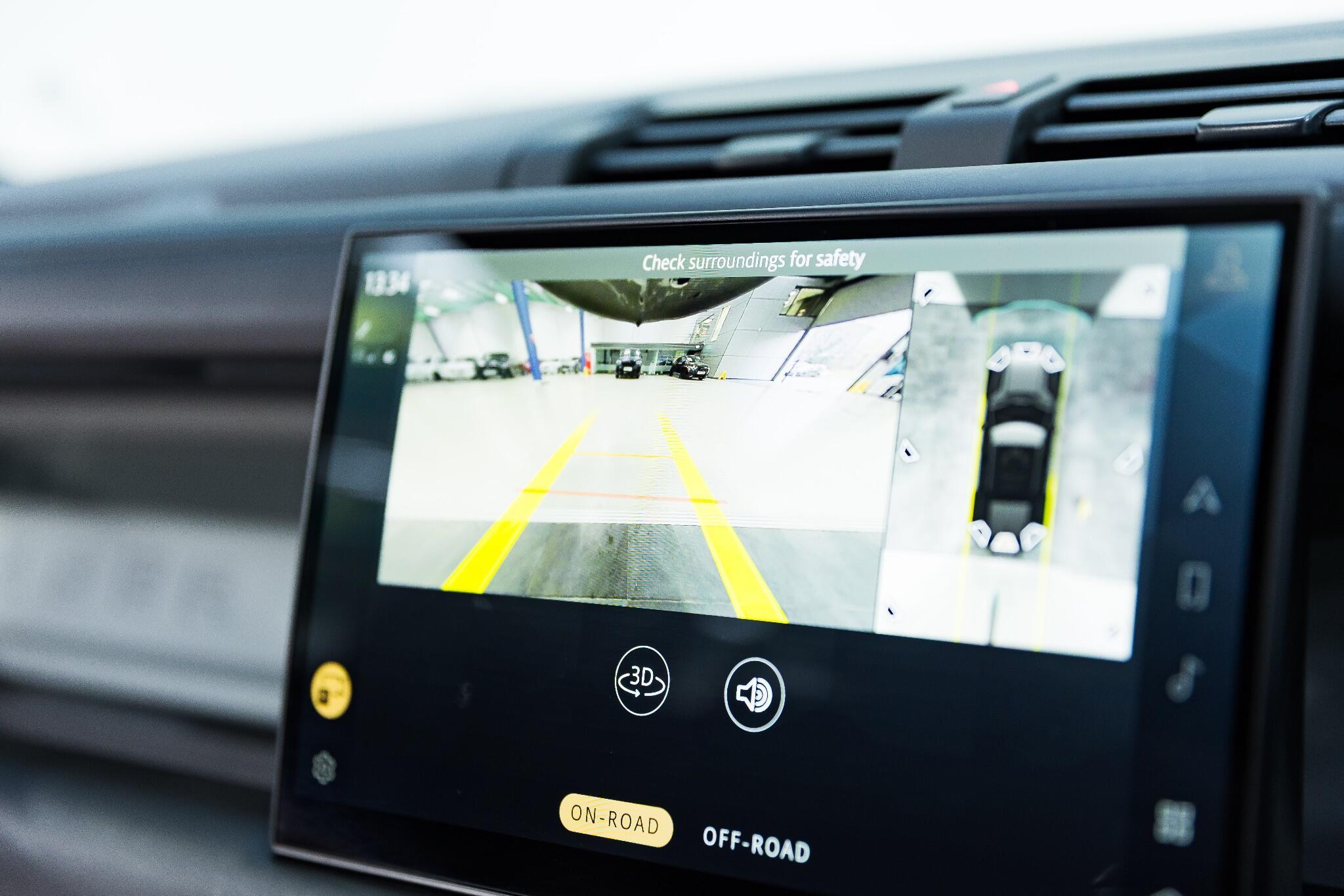 Land Rover Defender 110 - Image 33