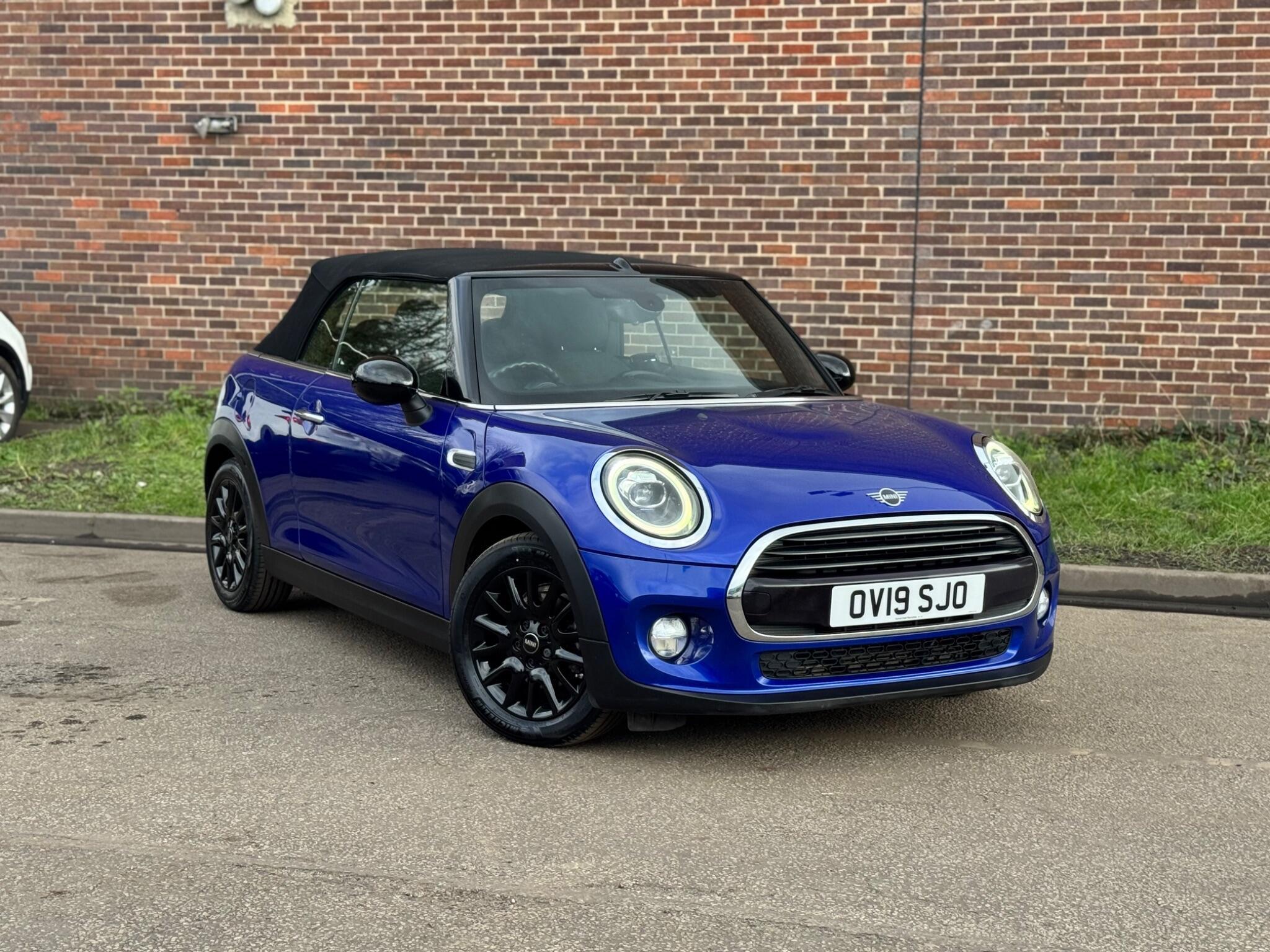 MINI Convertible - Image 11