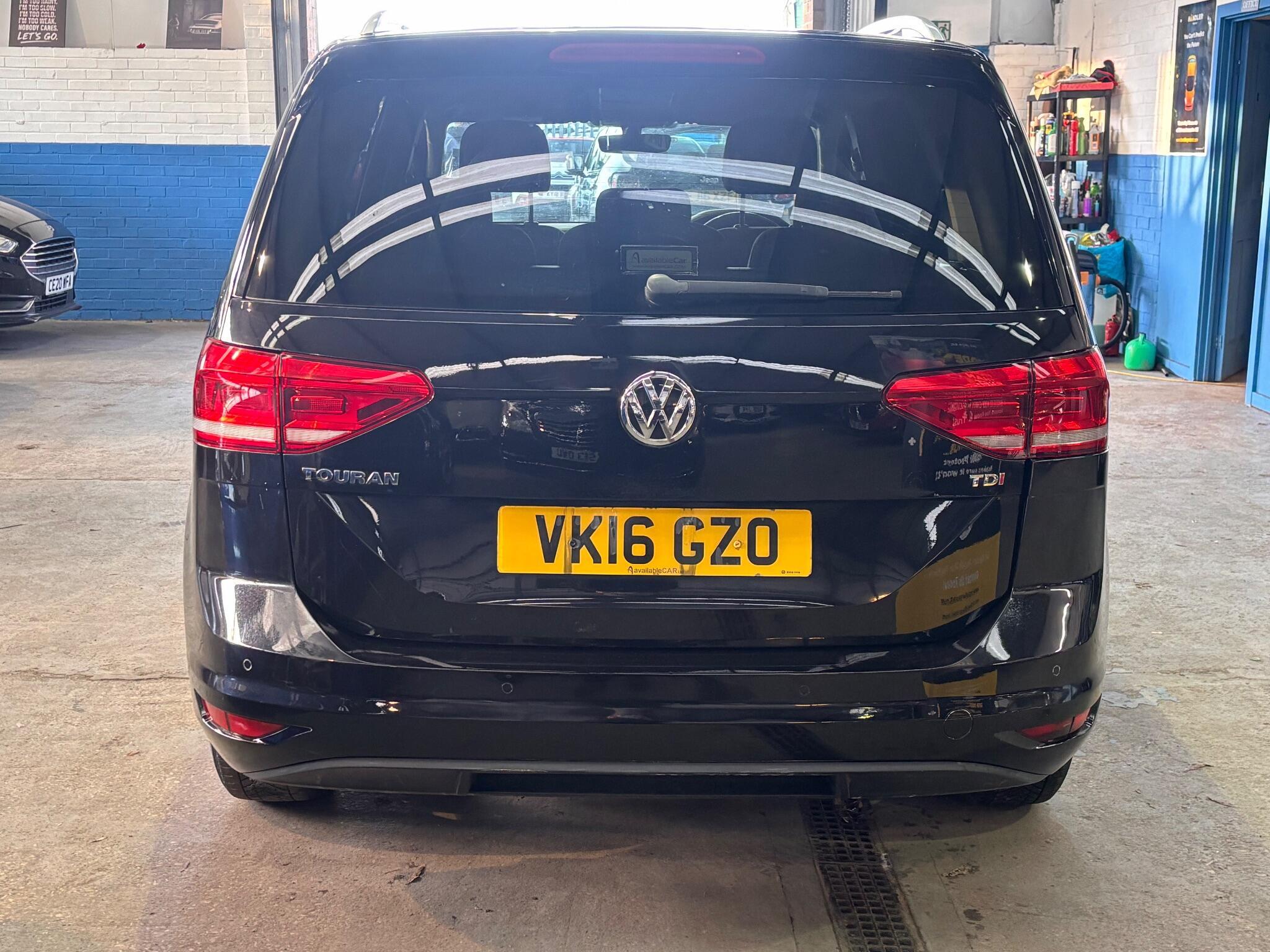 Volkswagen Touran - Image 15