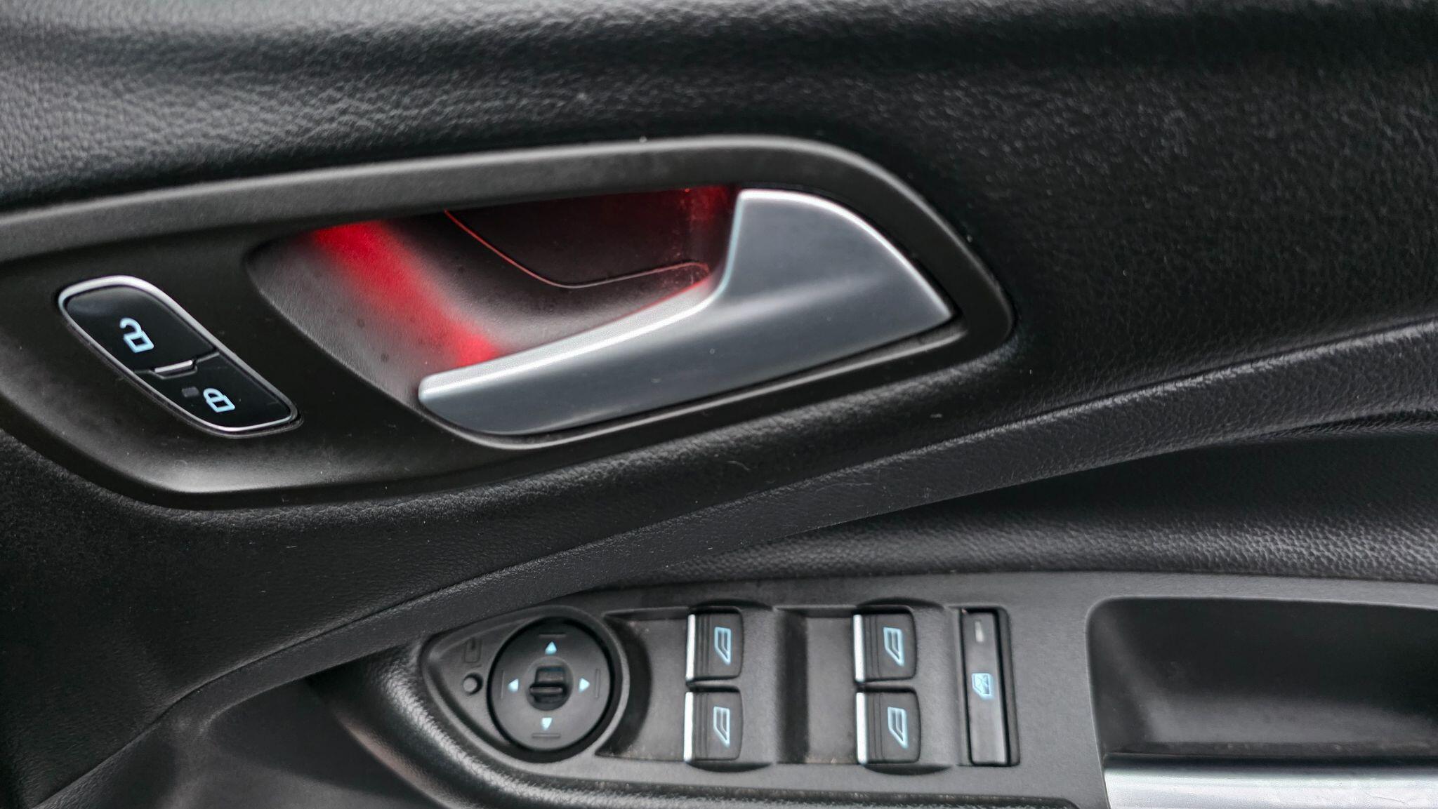 Ford Kuga - Image 24