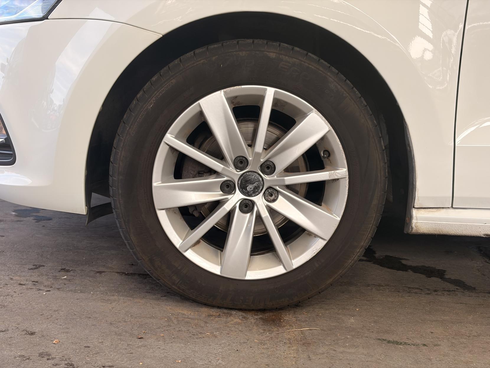 Volkswagen Polo - Image 11