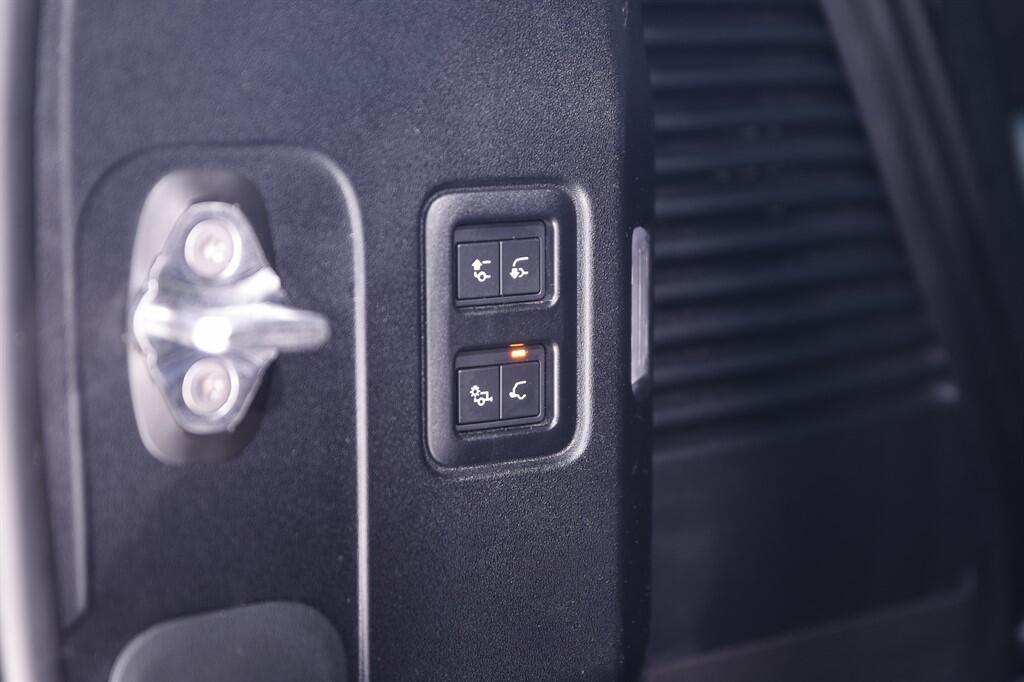 Land Rover Defender 130 - Image 45