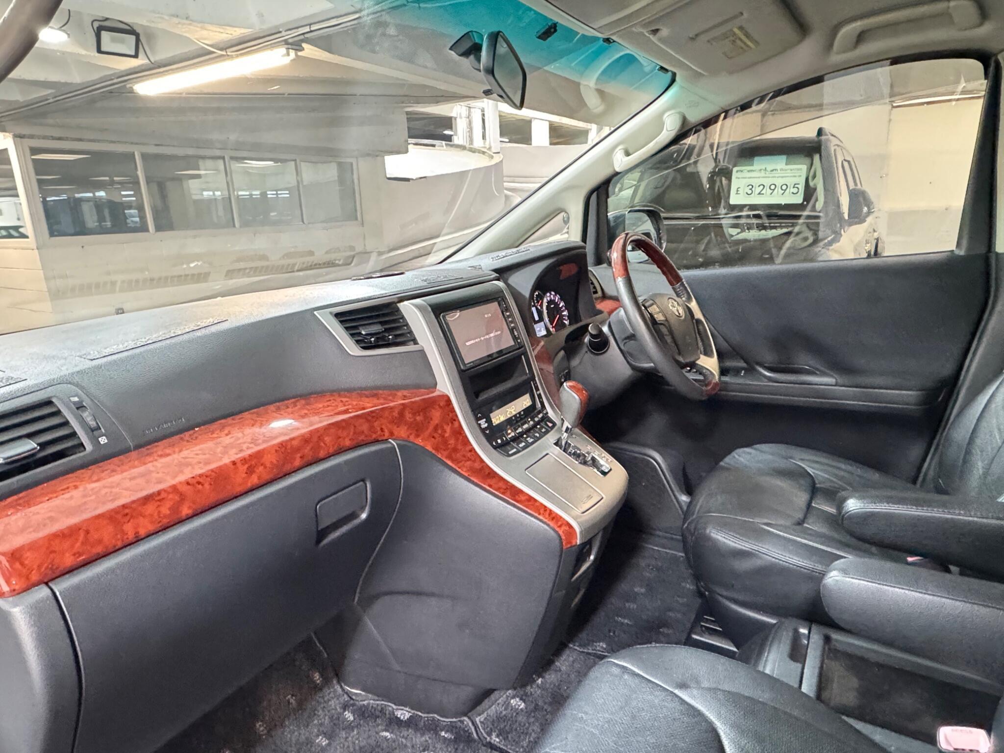 Toyota Vellfire - Image 11