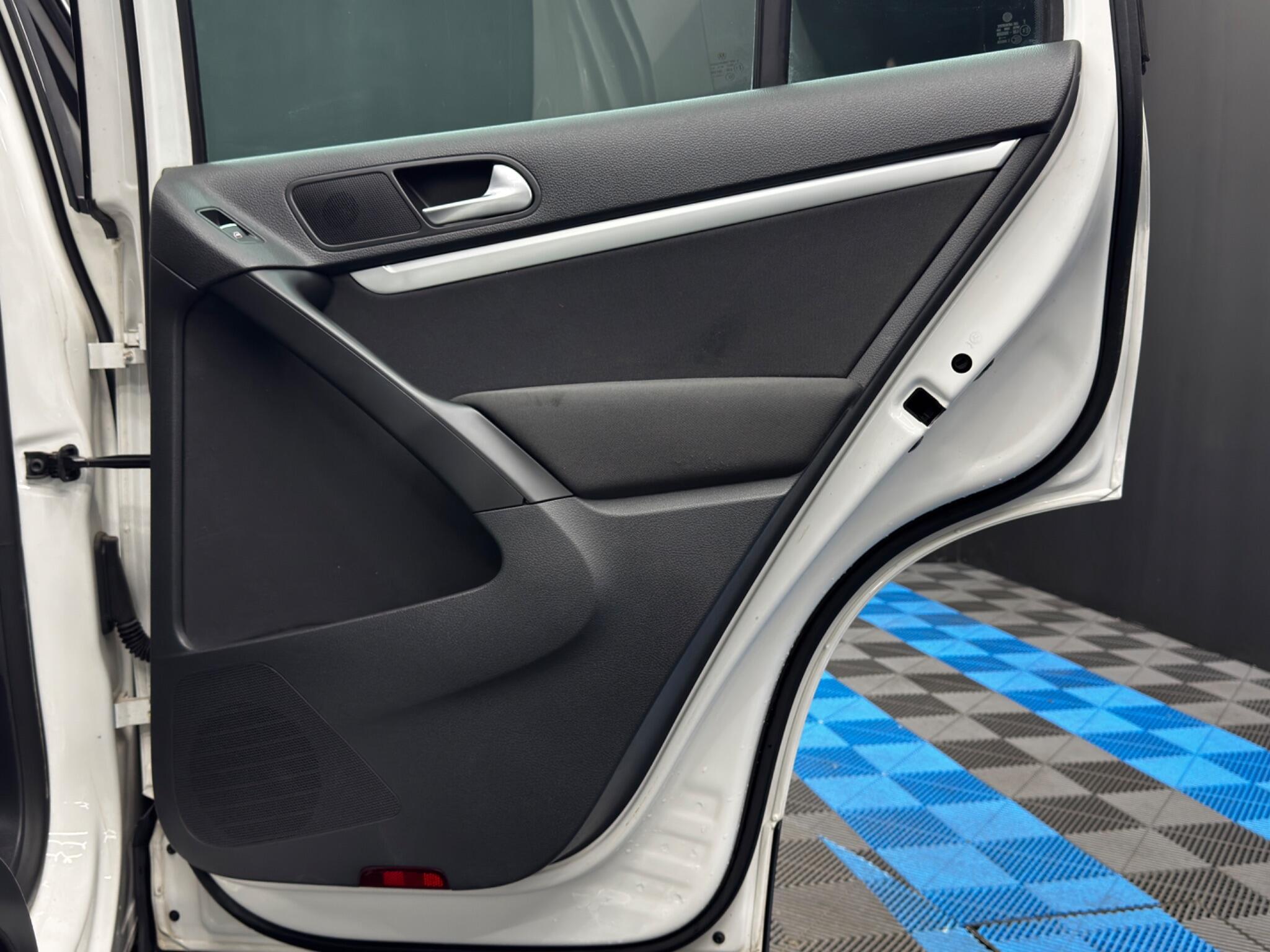 Volkswagen Tiguan - Image 39