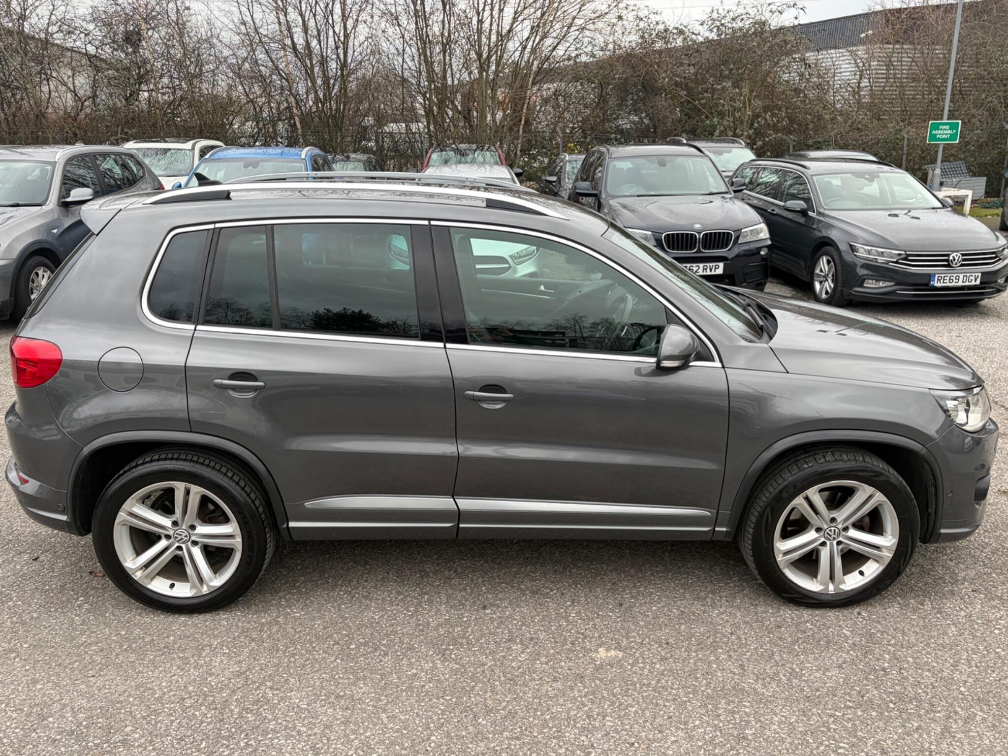 Volkswagen Tiguan - Image 12