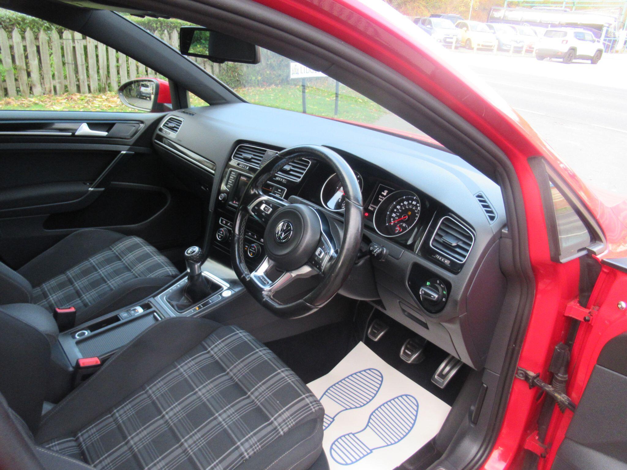 Volkswagen Golf - Image 16