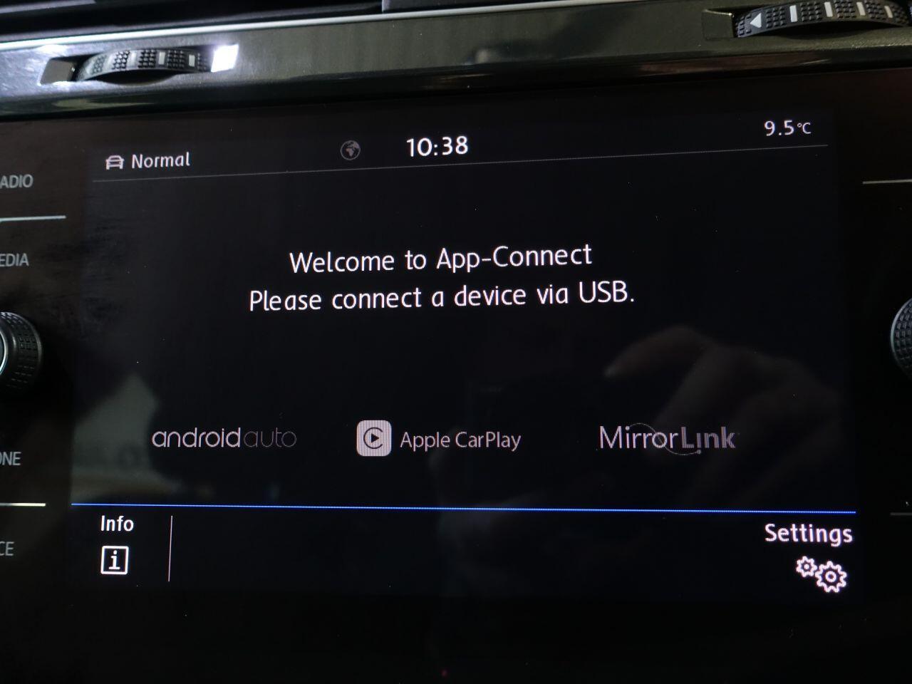 Volkswagen Golf - Image 31