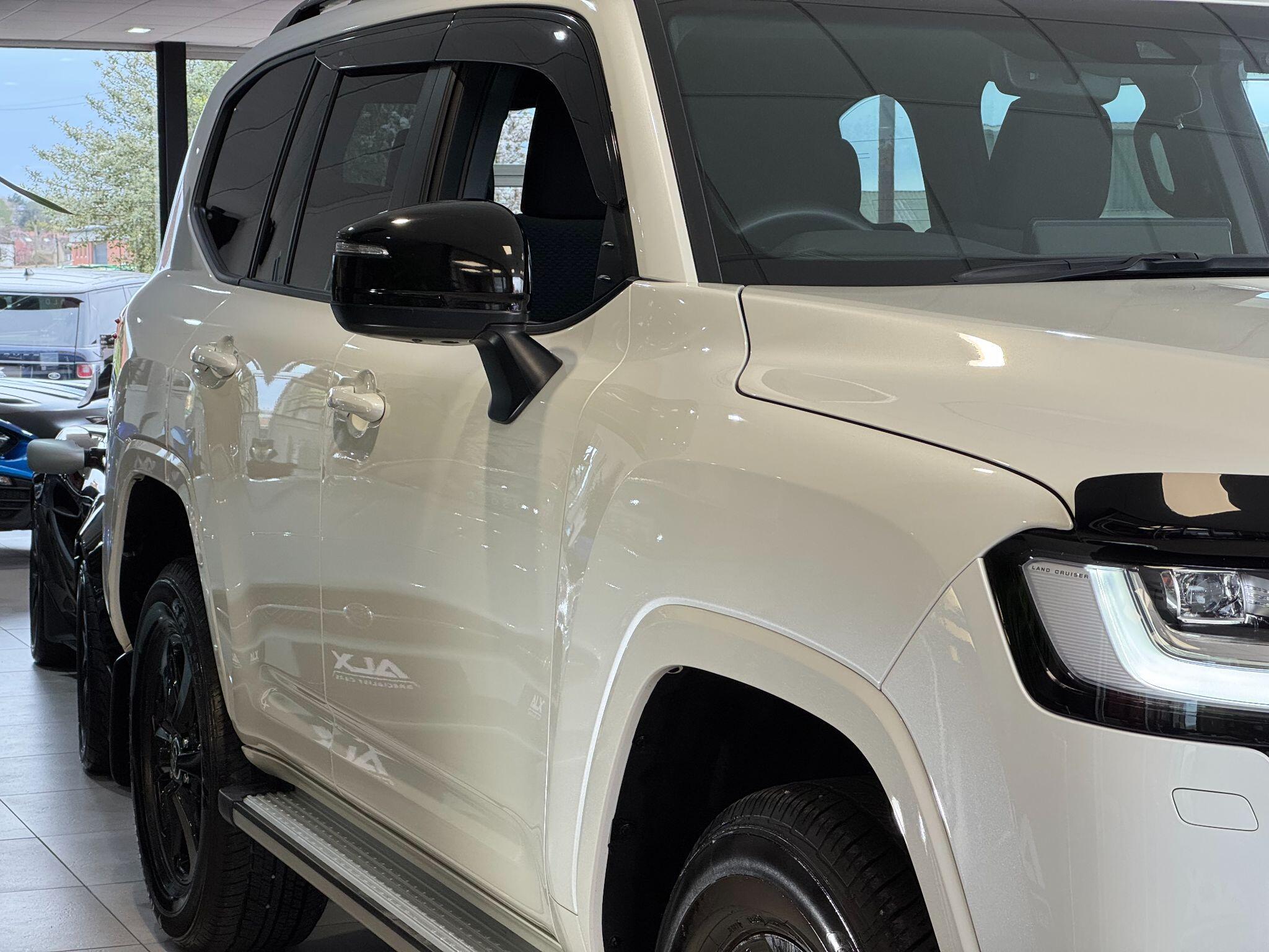 Toyota Land Cruiser - Image 6