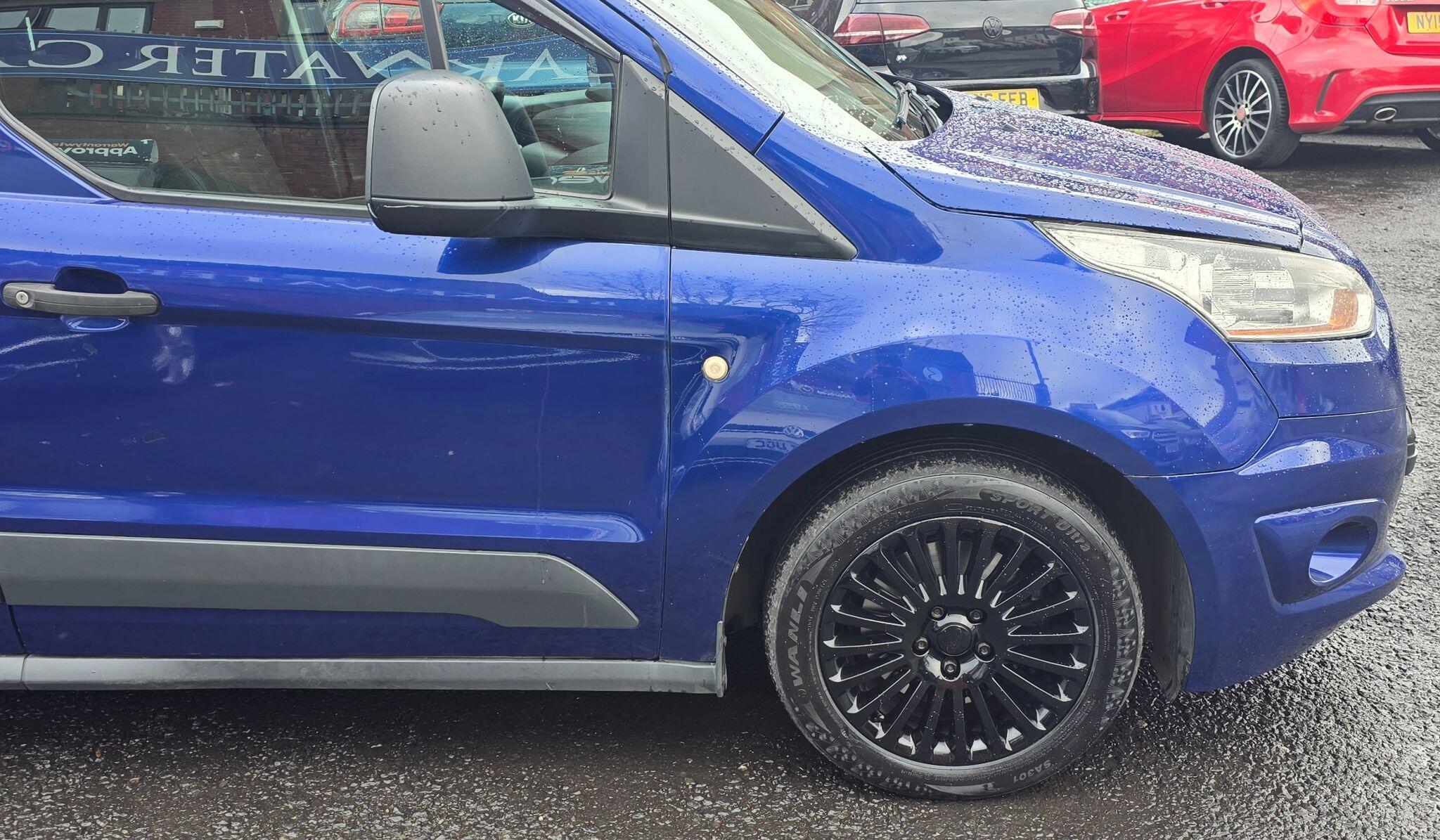 Ford Transit Connect - Image 9