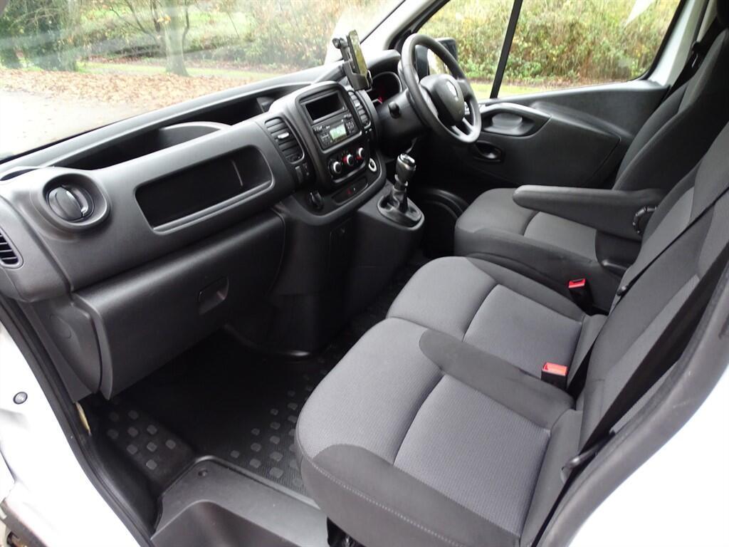 Renault Trafic - Image 18