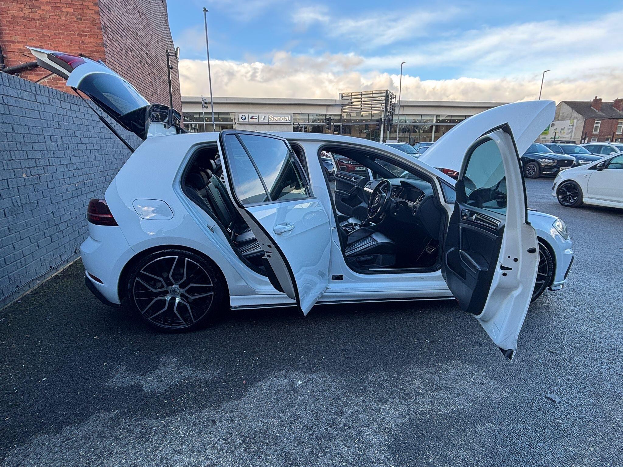 Volkswagen Golf - Image 21