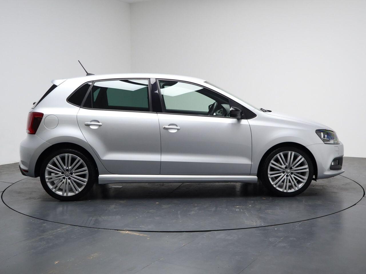 Volkswagen Polo - Image 14