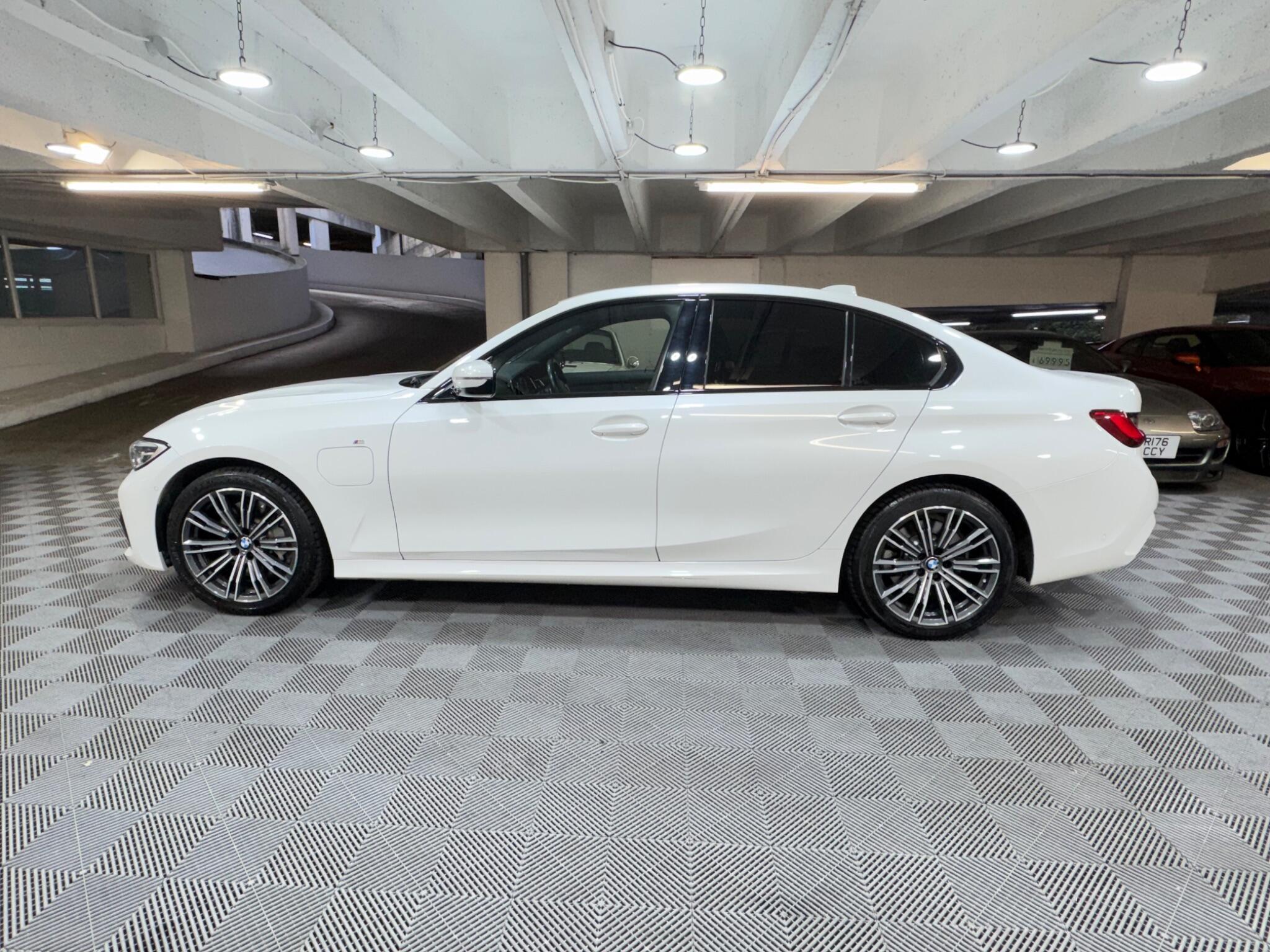 BMW 3 Series - Image 2