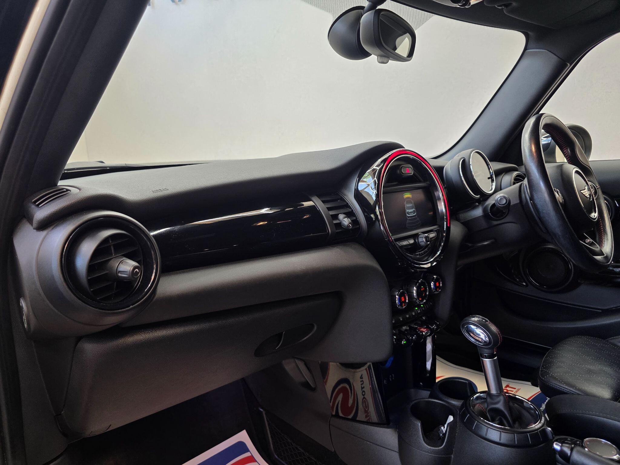 MINI Hatch - Image 15