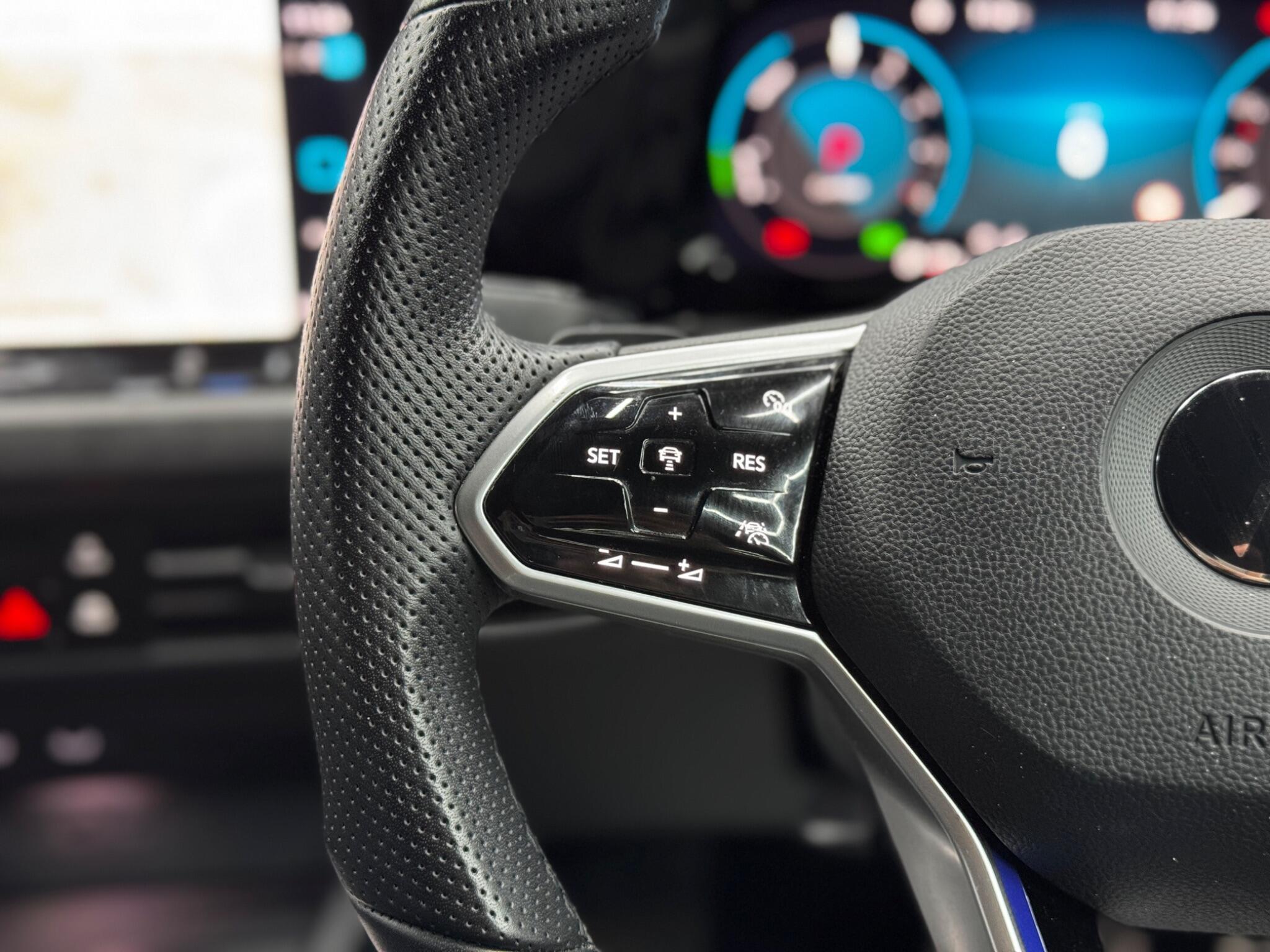 Volkswagen Golf - Image 20